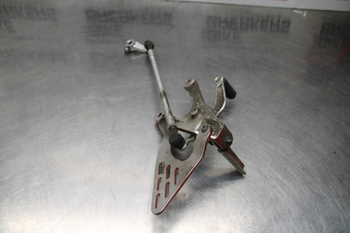 05 YAMAHA YZF R6 LEFT REARSET REAR SET DRIVER FOOT PEG REST STOP BB858