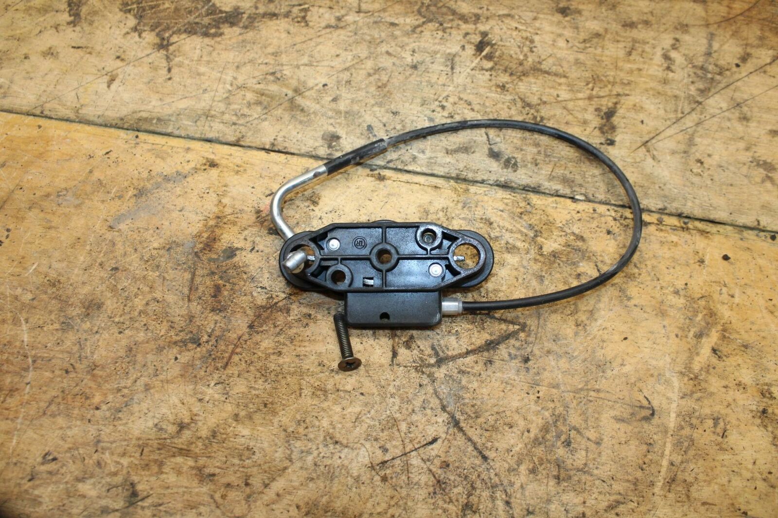 07-11 SUZUKI VSTROM 650 REAR PASSENGER SEAT LATCH LOCK ASSEMBLY BB340