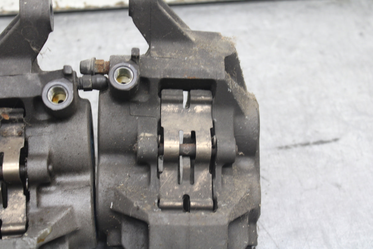 96-07 YAMAHA YZF600R RIGHT LEFT FRONT BRAKE CALIPER SET PAIR CALIPERS  BB746