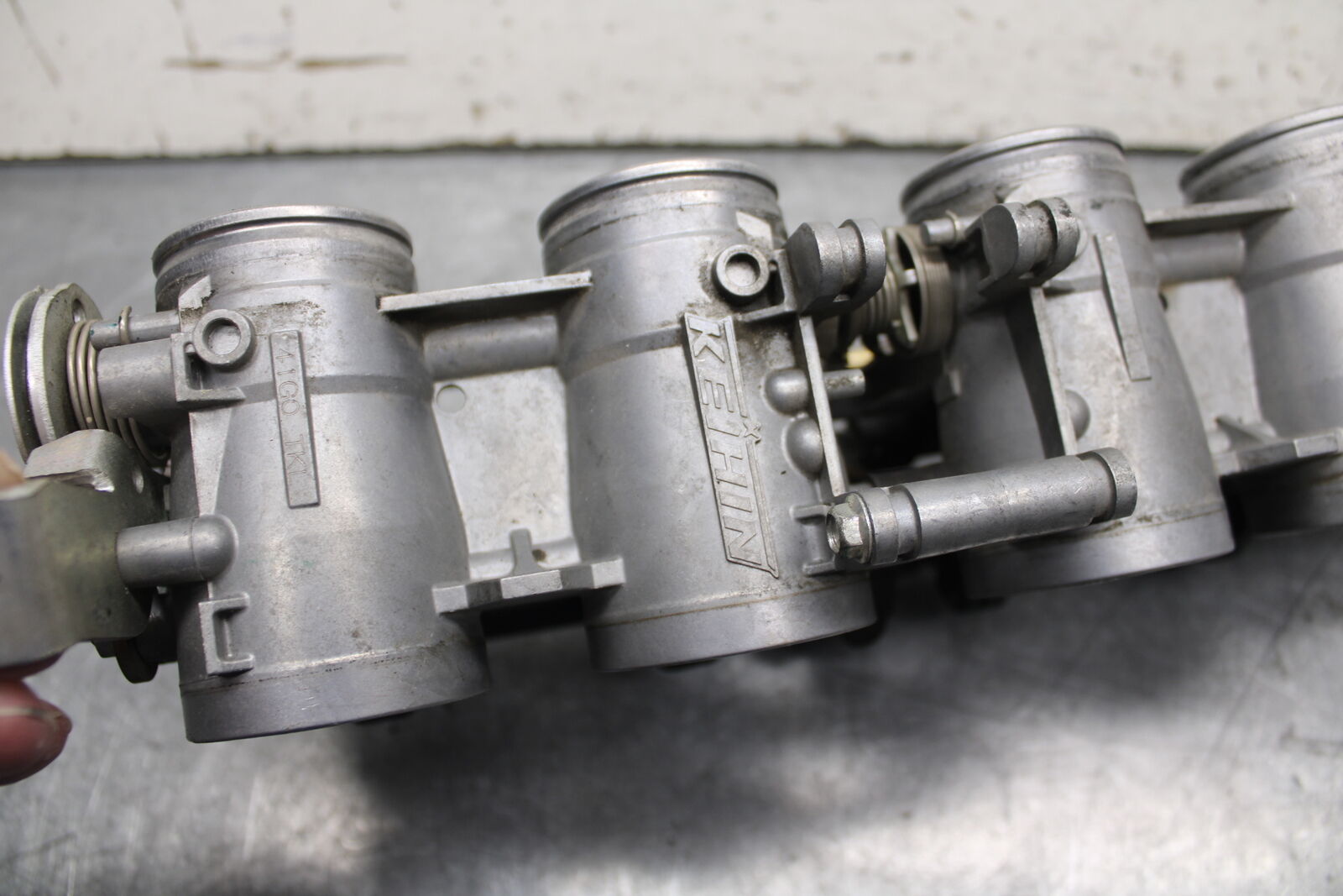 05-06 SUZUKI GSXR1000 MAIN FUEL INJECTORS / THROTTLE BODIES 13405-41G00 BB677