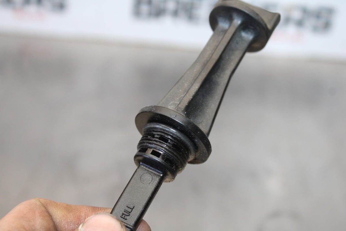 03-17 VICTORY VEGAS ENGINE MOTOR OIL DIPSTICK GAUGE BB874