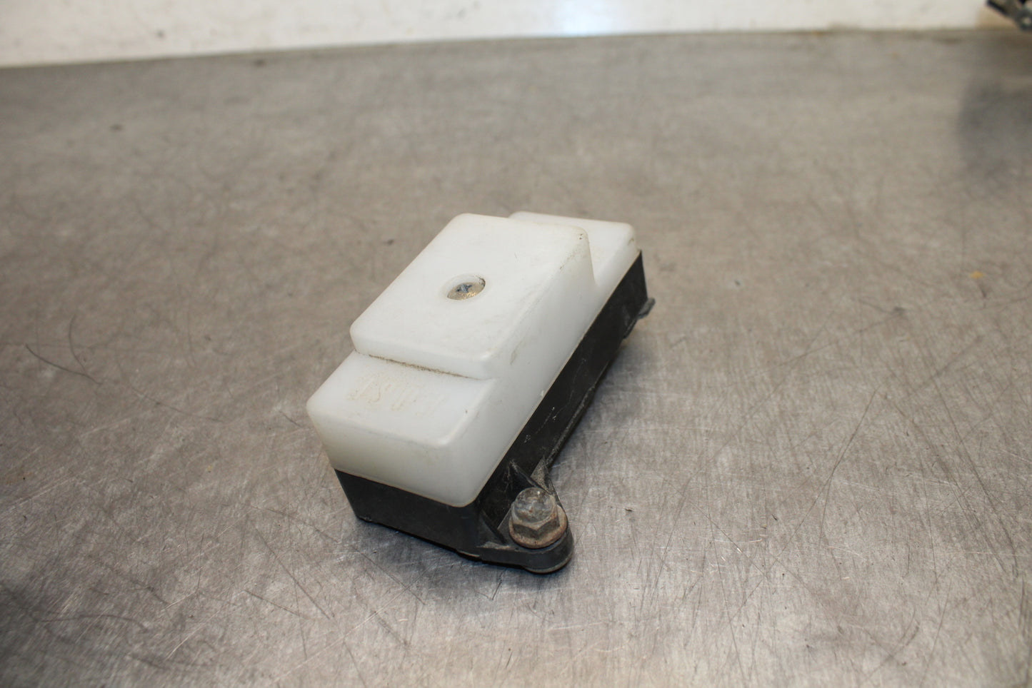 91-92 SUZUKI GSXR750 M  RELAY ASSEMBLY FUSE BOX BB125