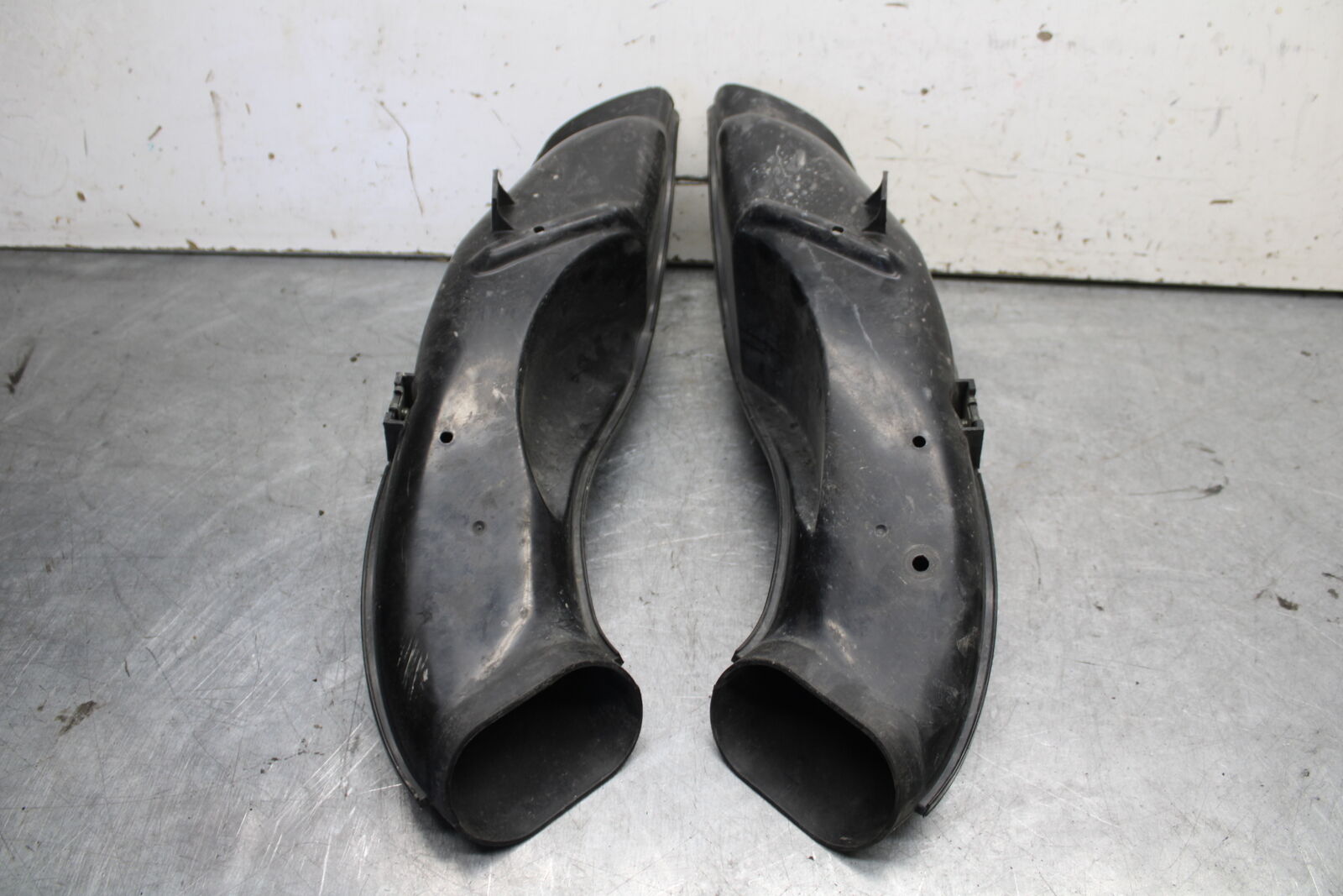04-05 SUZUKI GSXR600 RIGHT LEFT AIR INTAKE DUCTS 94402-29G00 94403-29G00 BB658