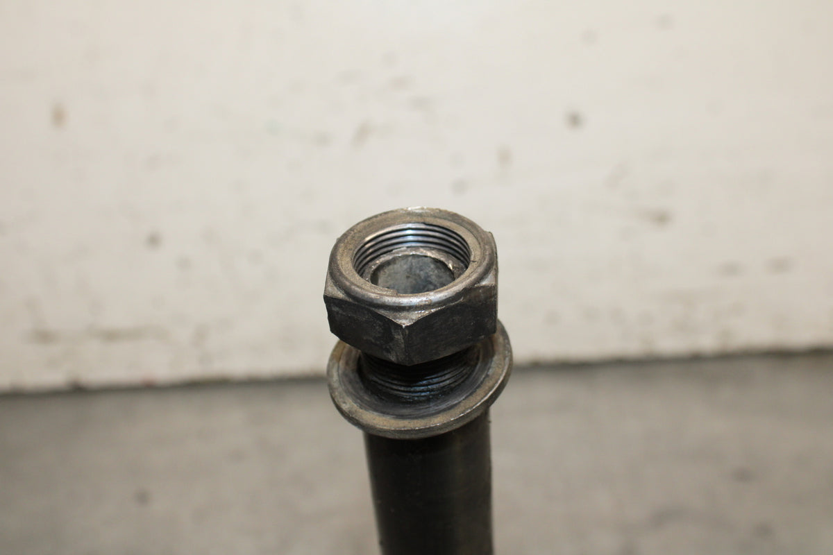 06-07 YAMAHA YZF R6 REAR AXLE BACK WHEEL RIM PIVOT BOLT AXEL BB742