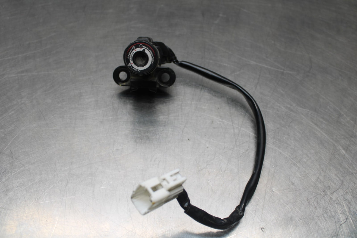 18-26 KAWASAKI Z400 IGNITION LOCK NO KEY BB852
