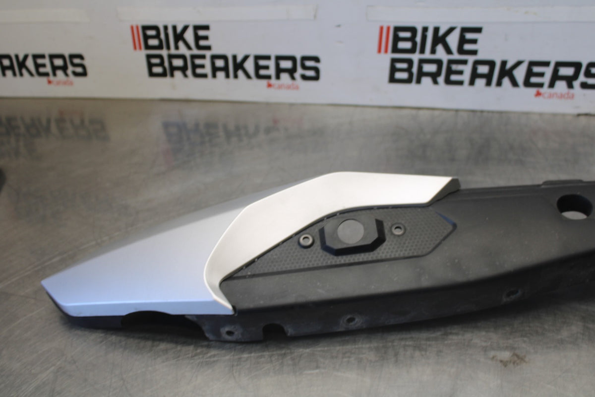 15-17 YAMAHA FJ09 LEFT REAR BACK TAIL FAIRING COWL SHROUD BB906
