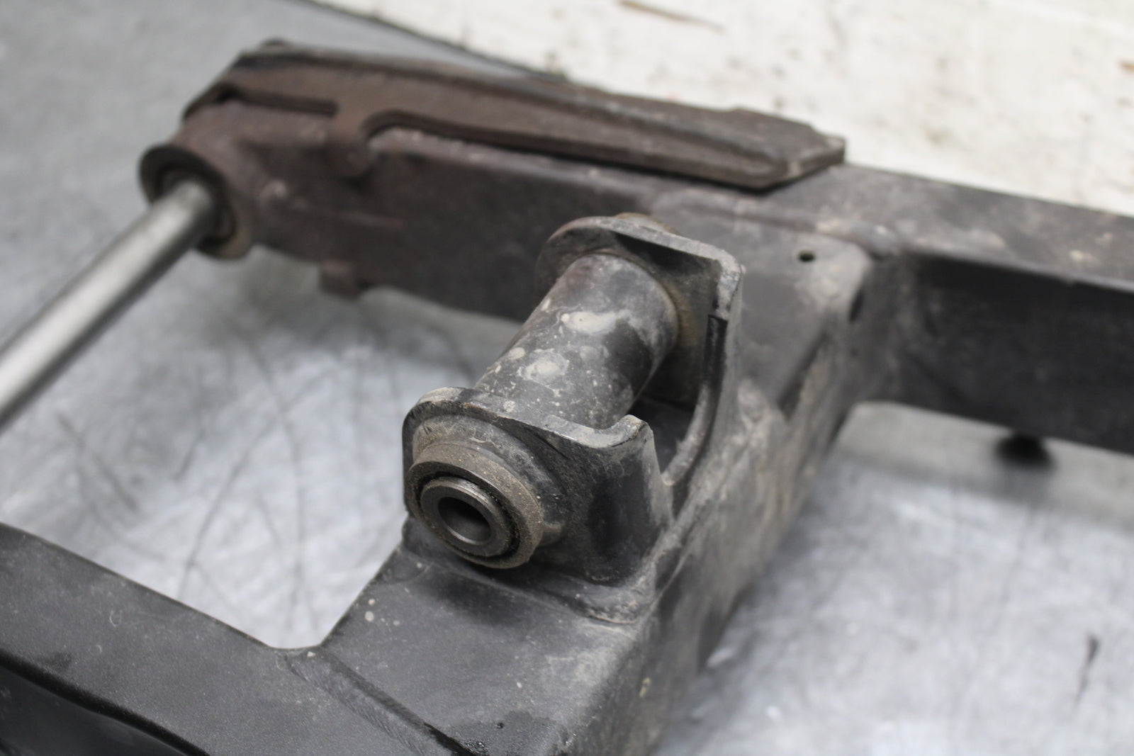 19-22 KAWASAKI Z400 REAR SWINGARM BACK SUSPENSION SWING ARM BB708