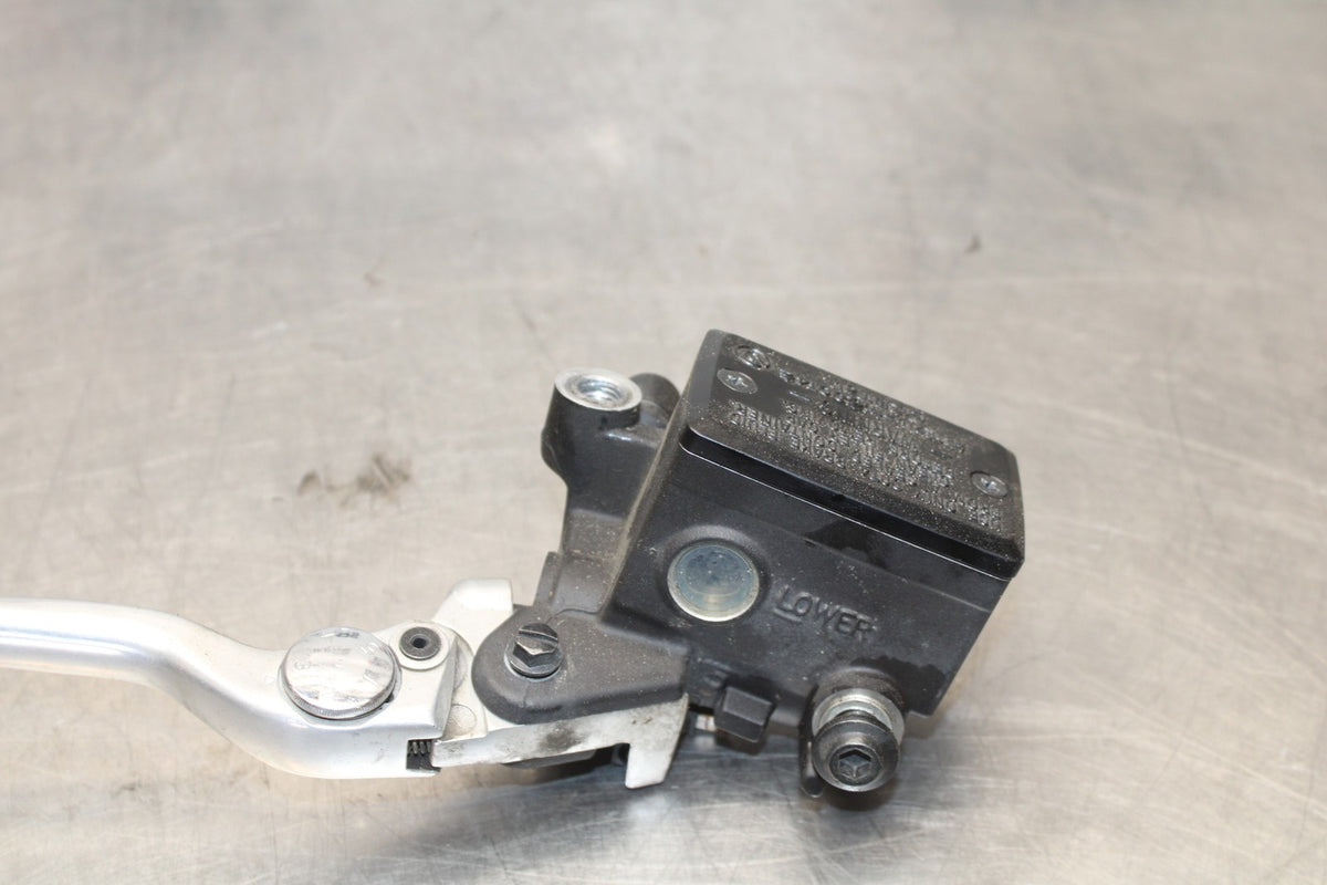 15-17 YAMAHA FJ09 FRONT BRAKE MASTER CYLINDER w/ LEVER BB906