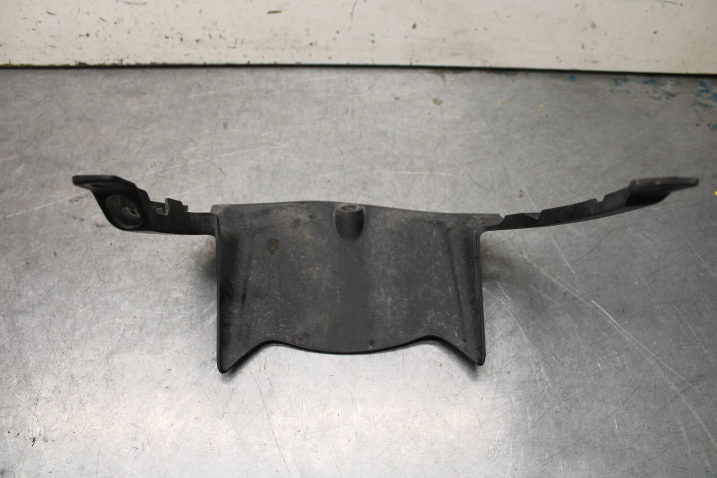 16 KAWASAKI NINJA ZX10R REAR BACK WHEEL TIRE HUGGER FENDER 35023-0188  BB650