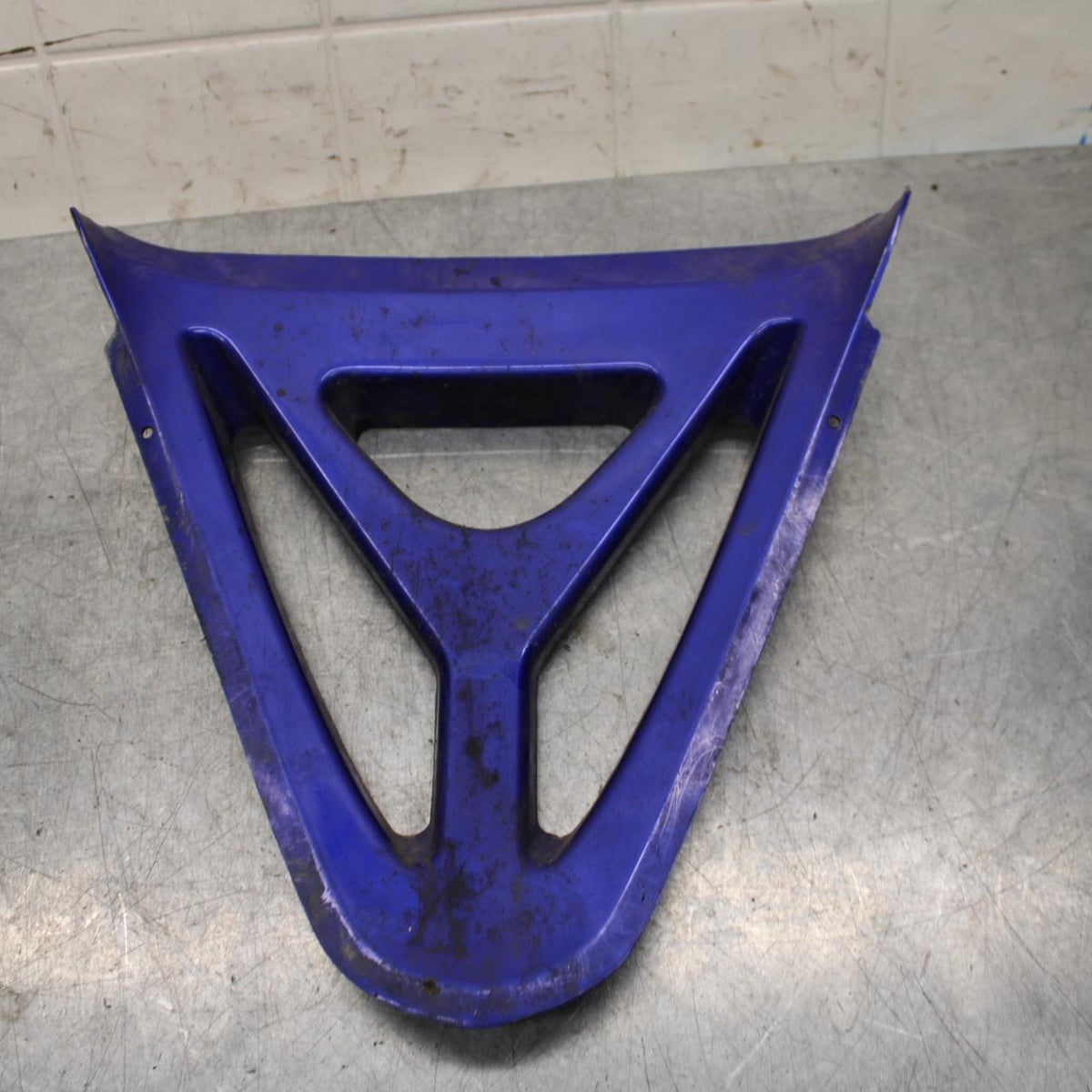 98-99 YAMAHA YZF R1 FRONT LOWER INNER EXHAUST V FAIRING COWL GUARD BB74