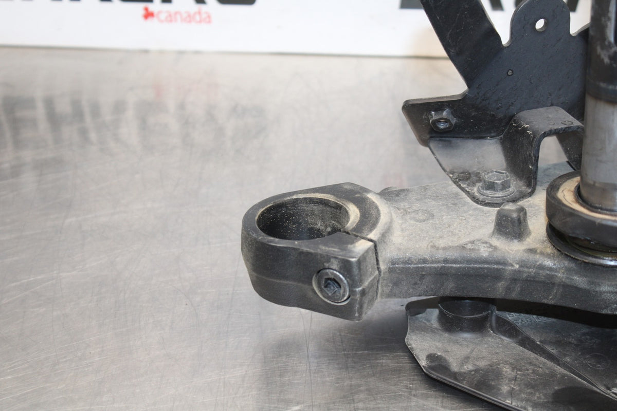 15 SUZUKI BOULEVARD C50 FRONT FORKS CLAMP LOWER TRIPLE TREE STEM BB775