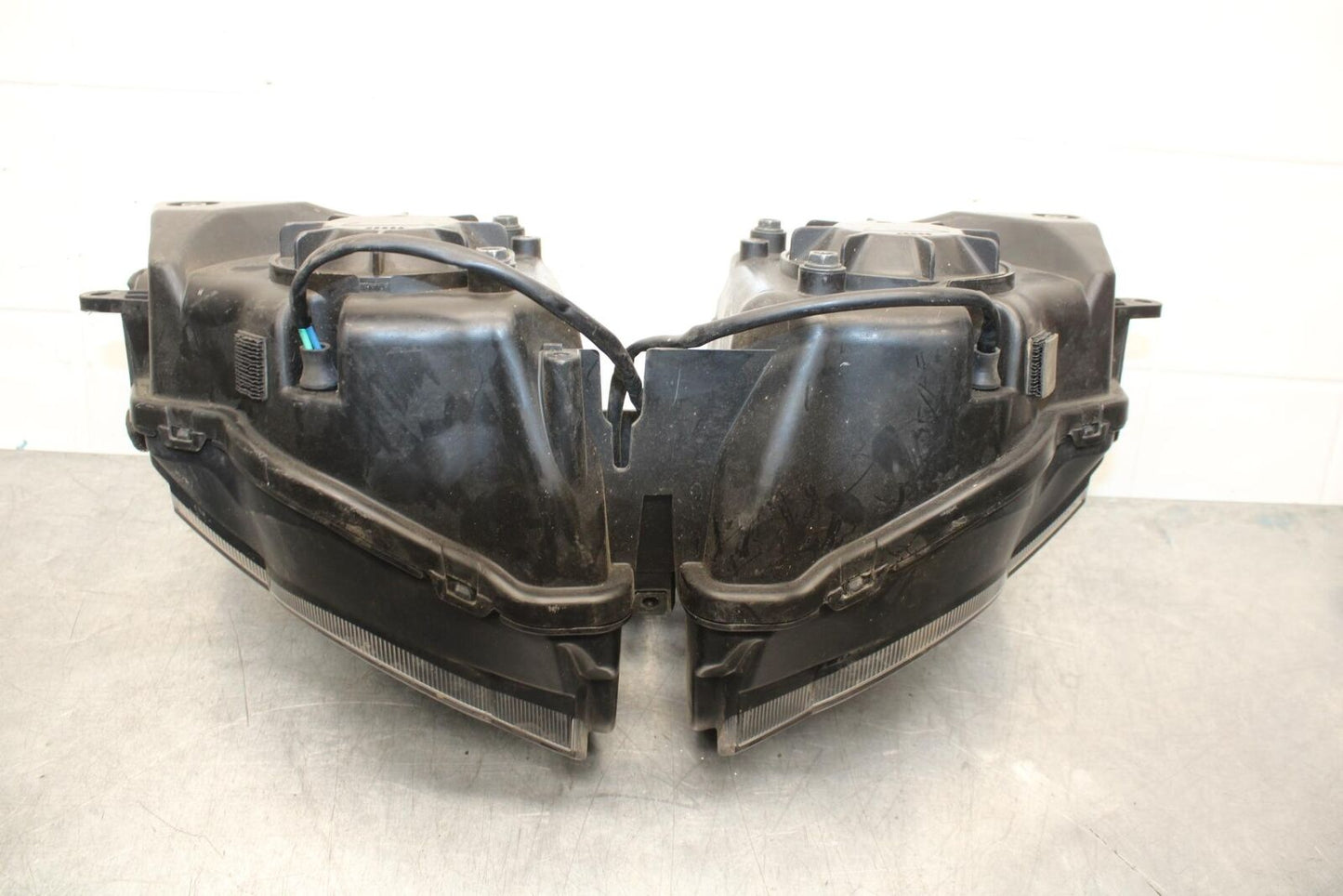 2008 Honda CBR1000RR FRONT HEADLIGHT HEAD LIGHT LAMP 33102-MFL-305 BB579