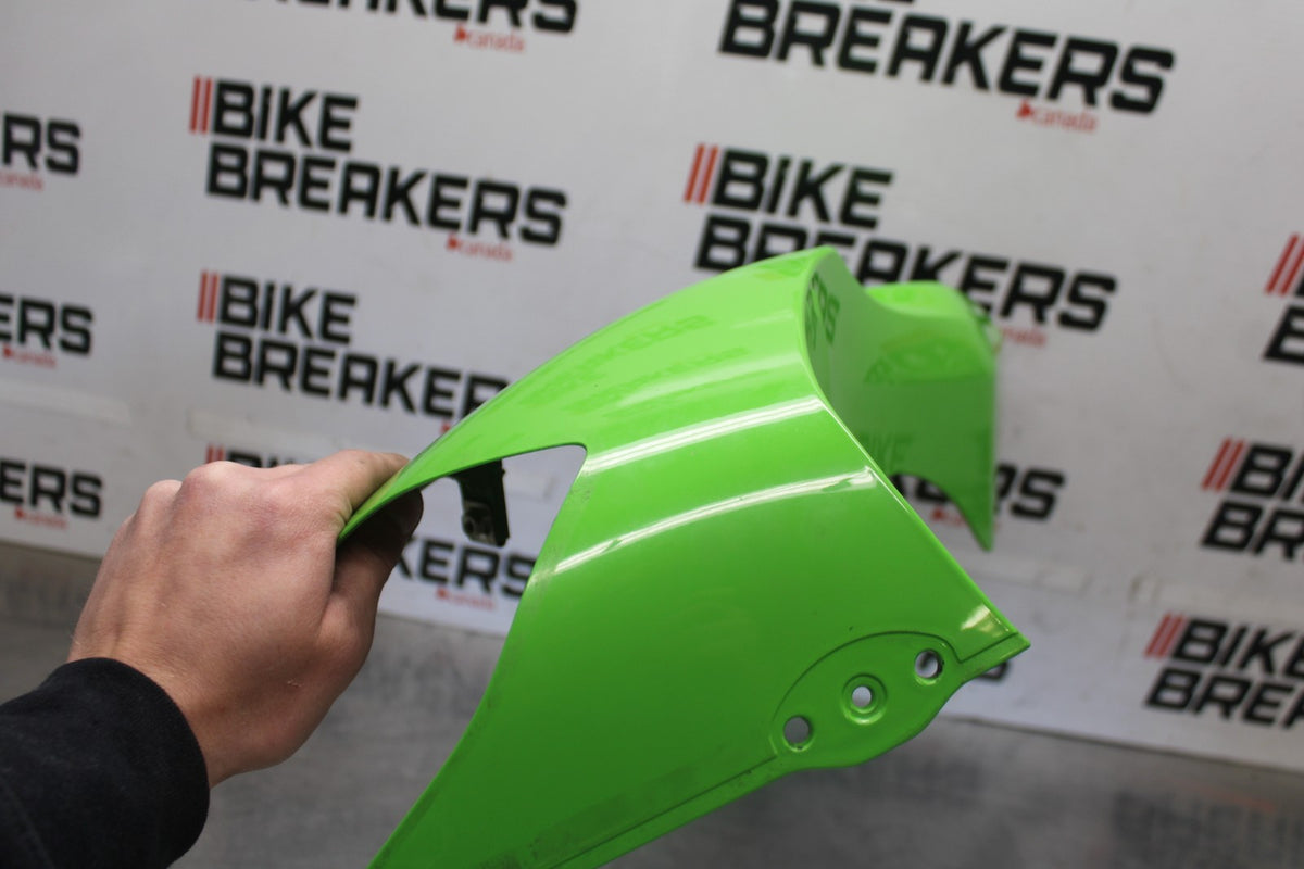 04-05 KAWASAKI NINJA ZX10R RIGHT FRONT UPPER MID SIDE FAIRING COWL PLASTIC BB931