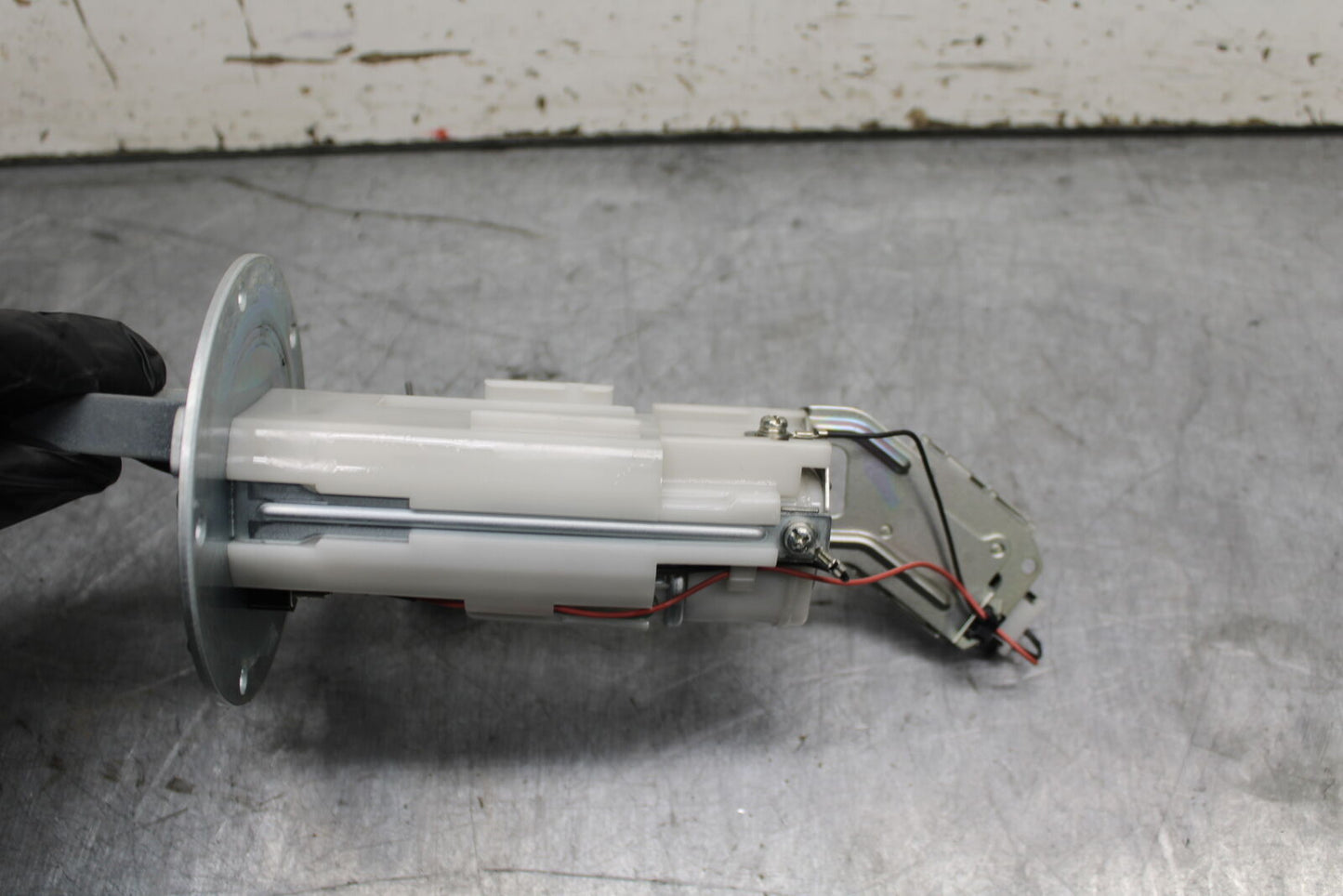11-24 SUZUKI GSXR750 FUEL PUMP GAS PETROL SENDER UNIT 15100-14J01 BB714