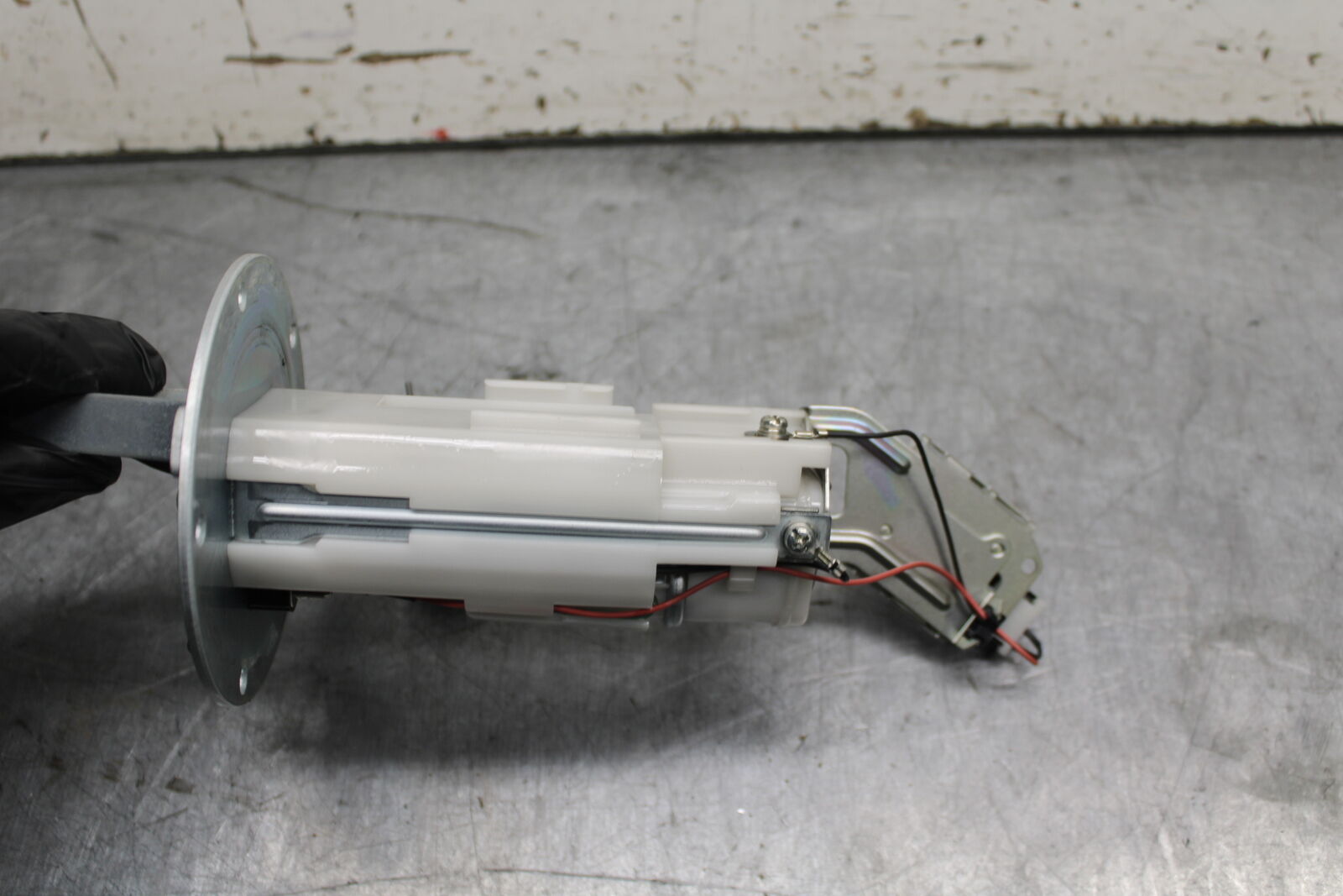 11-24 SUZUKI GSXR750 FUEL PUMP GAS PETROL SENDER UNIT 15100-14J01 BB714