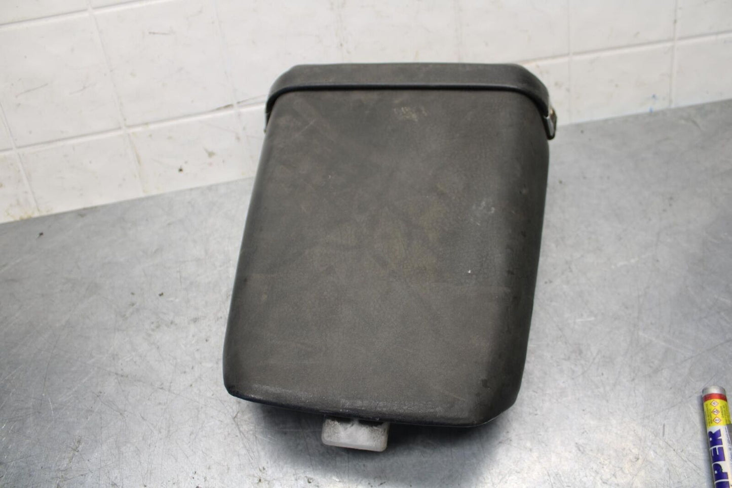 89-90 YAMAHA FZR600 REAR BACK PASSENGER TANDEM SEAT PAD SADDLE PILLION BB76