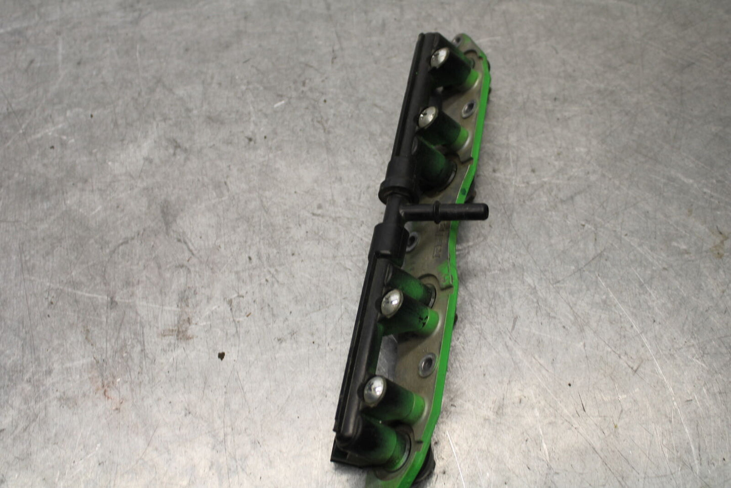 09-12 KAWASAKI NINJA ZX6R ZX600R SECONDARY FUEL INJECTORS TOP GAS RAIL BB656