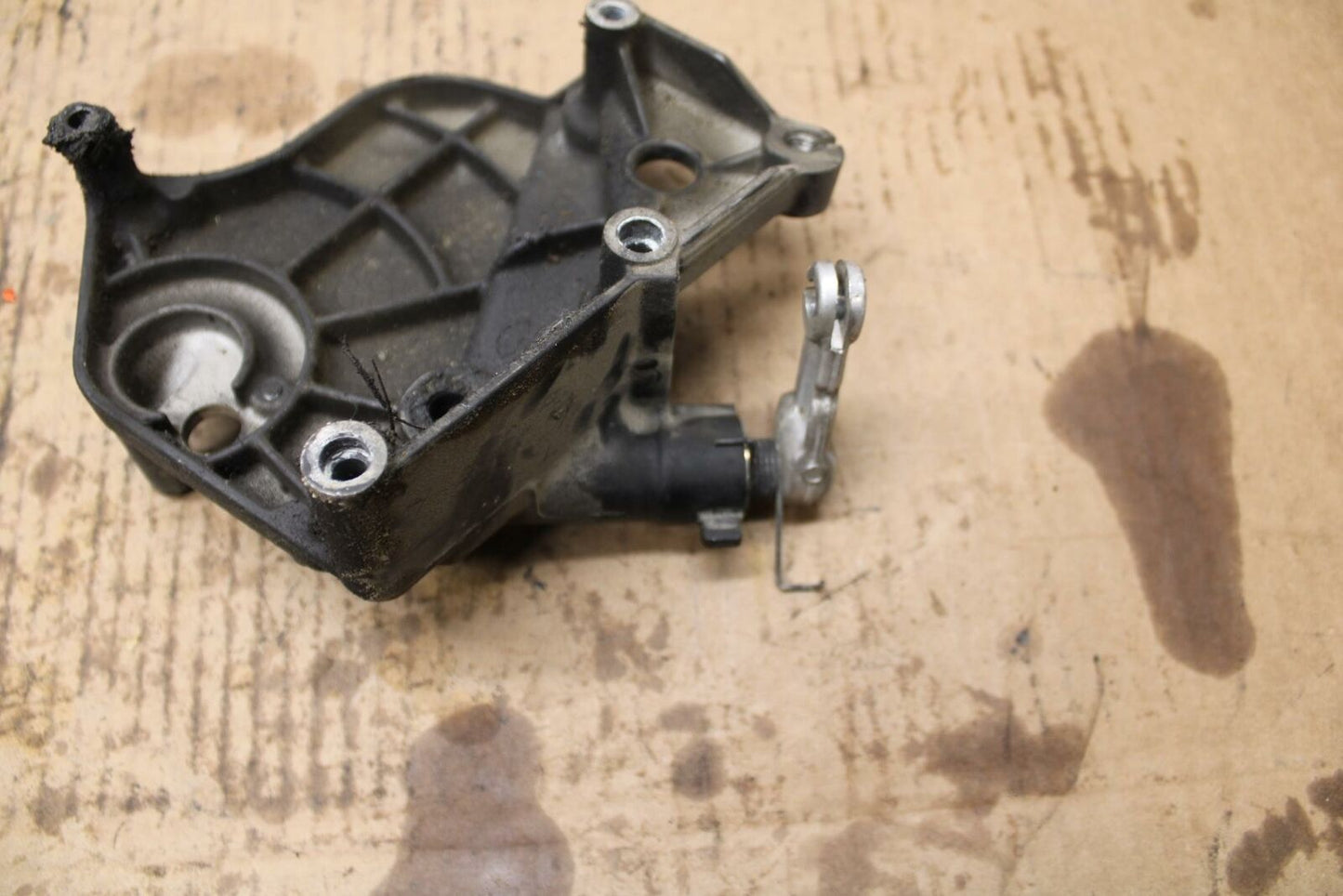 09-11 SUZUKI GSXR1000 ENGINE SPROCKET COVER BB205 B