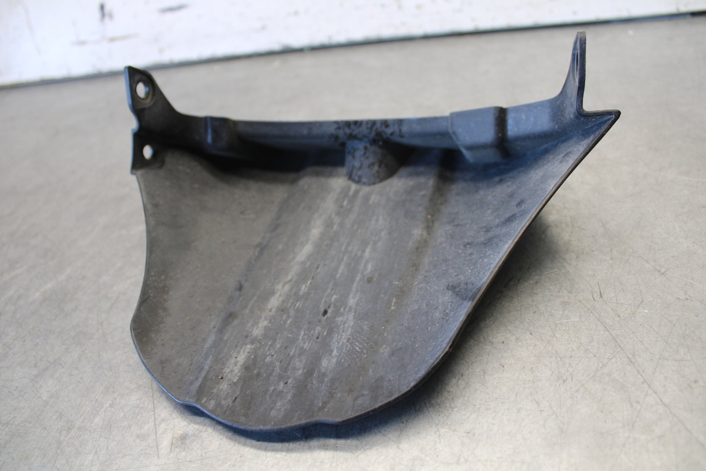 05-06 SUZUKI GSXR1000 REAR BACK WHEEL TIRE HUGGER FENDER 63114-41G00-291 BB663