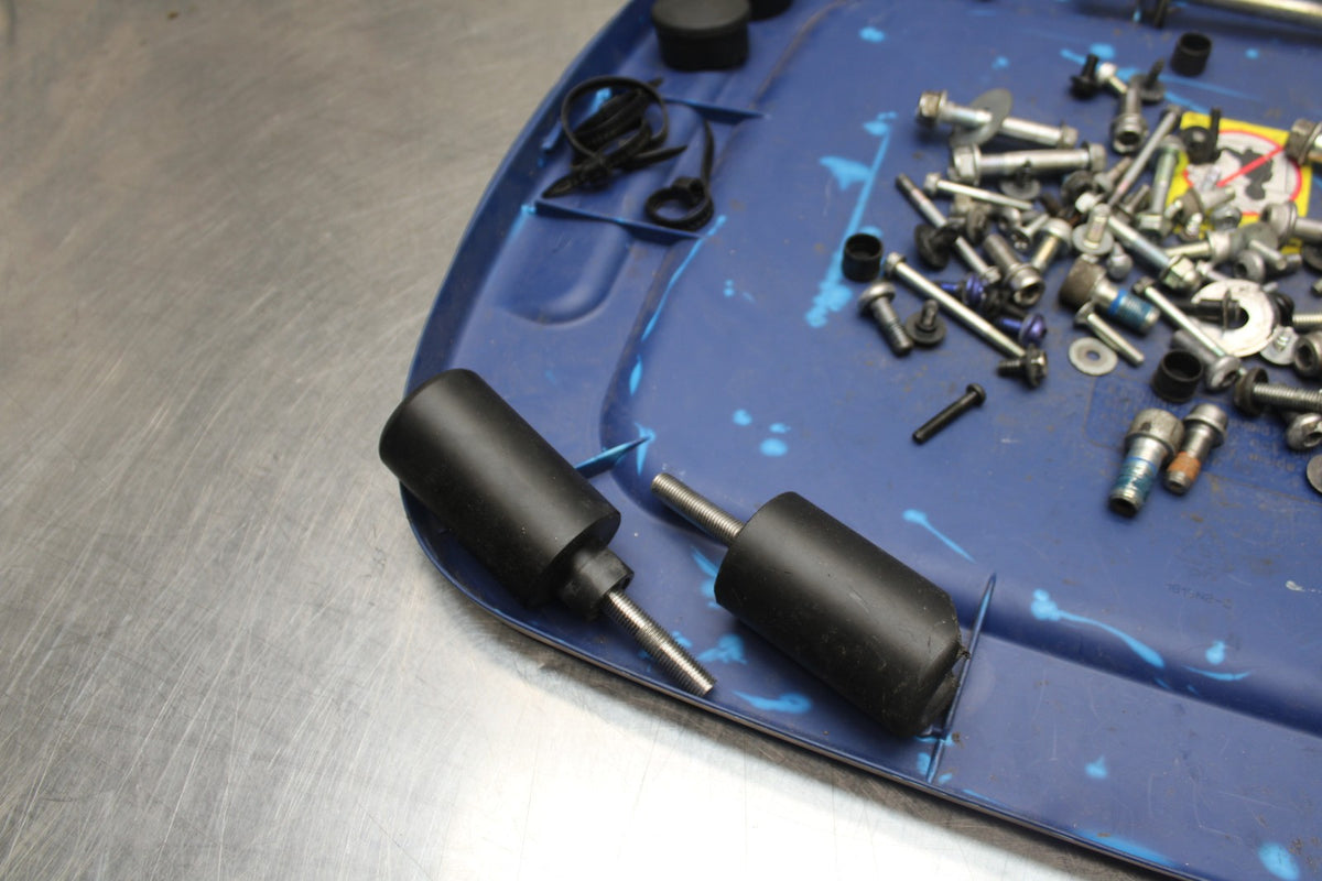 07 SUZUKI GSXR1000 ENGINE MOUNTING BOLTS HARDWARE MOTOR SCREWS BB770