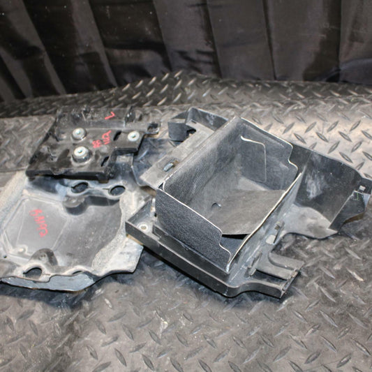 09-14 YAMAHA YZF R1 REAR BACK TAIL UNDERTAIL BATTERY TRAY PLASTIC BB192