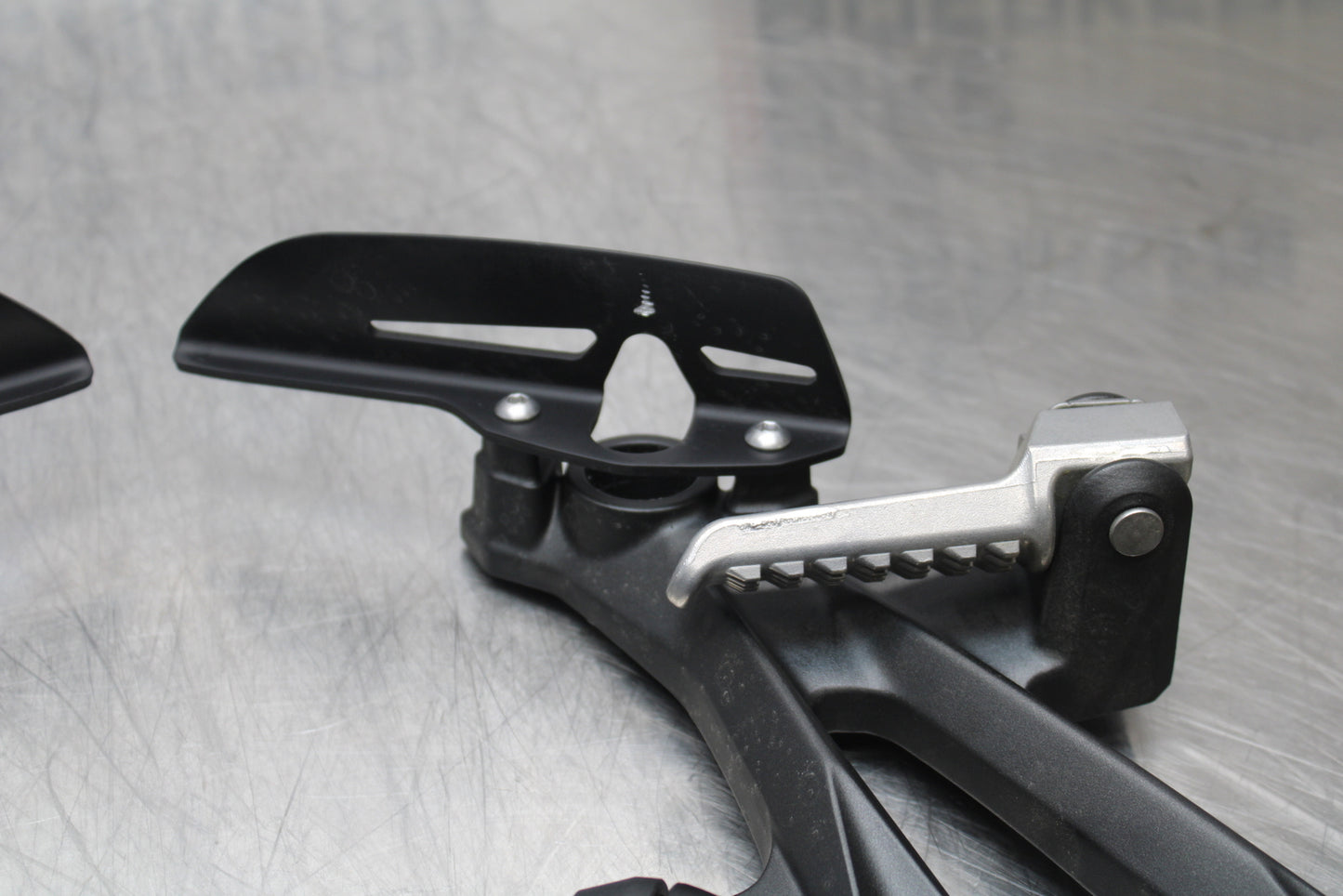 23-24 KAWASAKI NINJA ZX14R REAR BACK PASSENGER PEG SET PAIR BB153