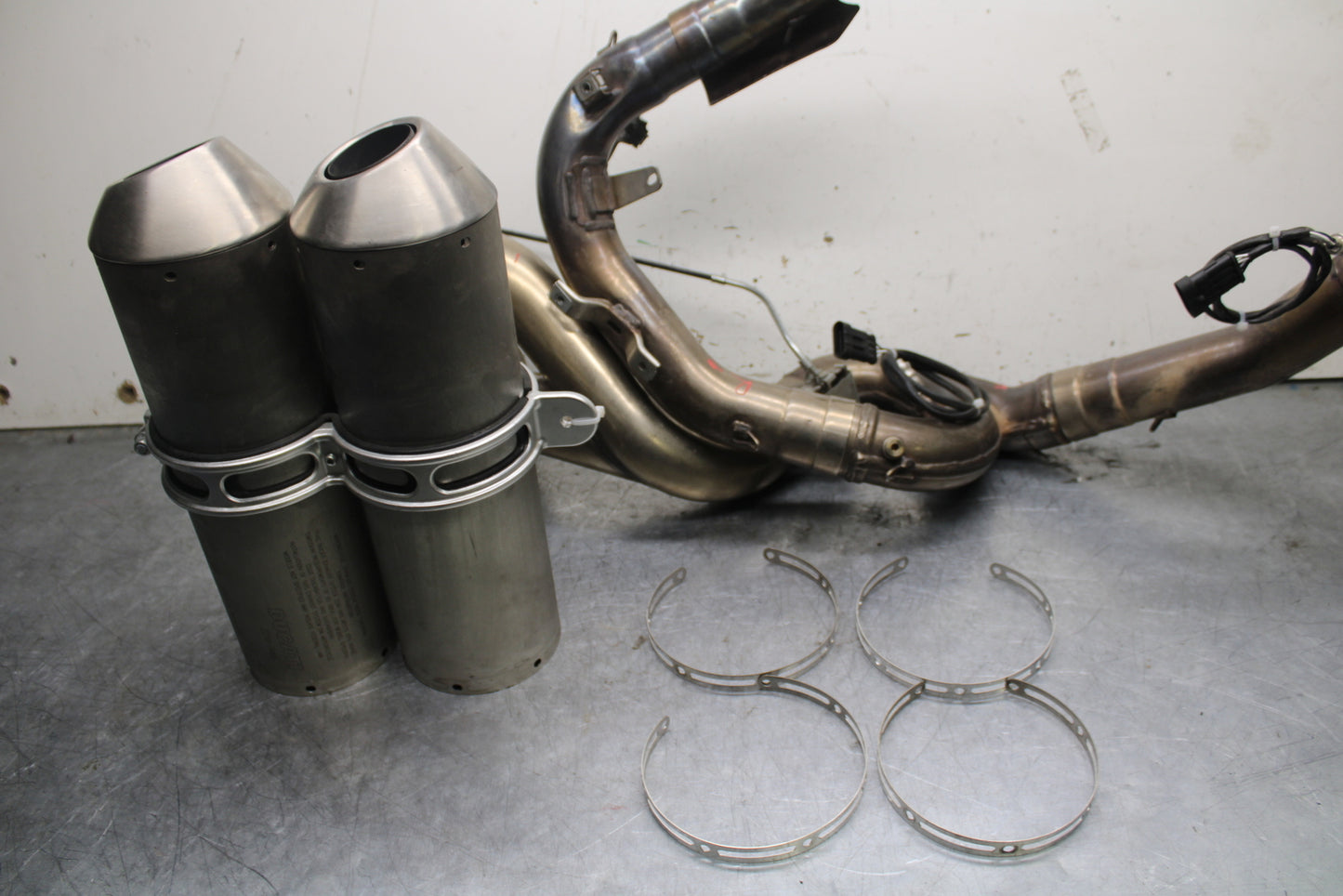 09-11 DUCATI STREETFIGHTER 1098 FULL EXHAUST SYSTEM HEADERS PIPE MUFFLER BB705