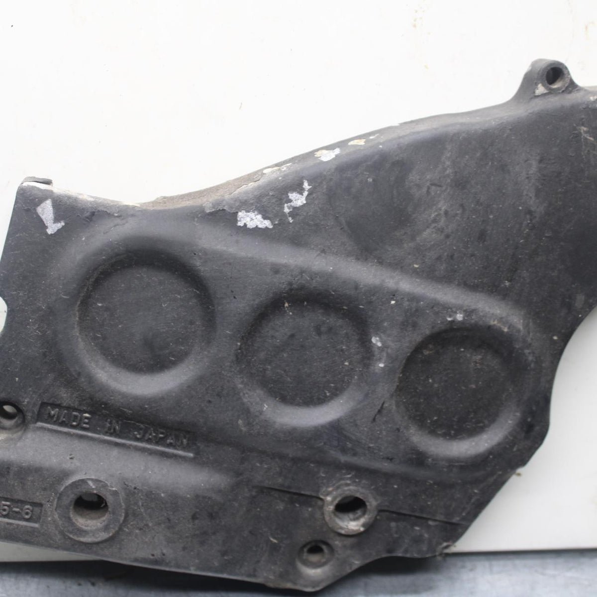 1988 Yamaha FZ600 ENGINE SPROCKET COVER BB601