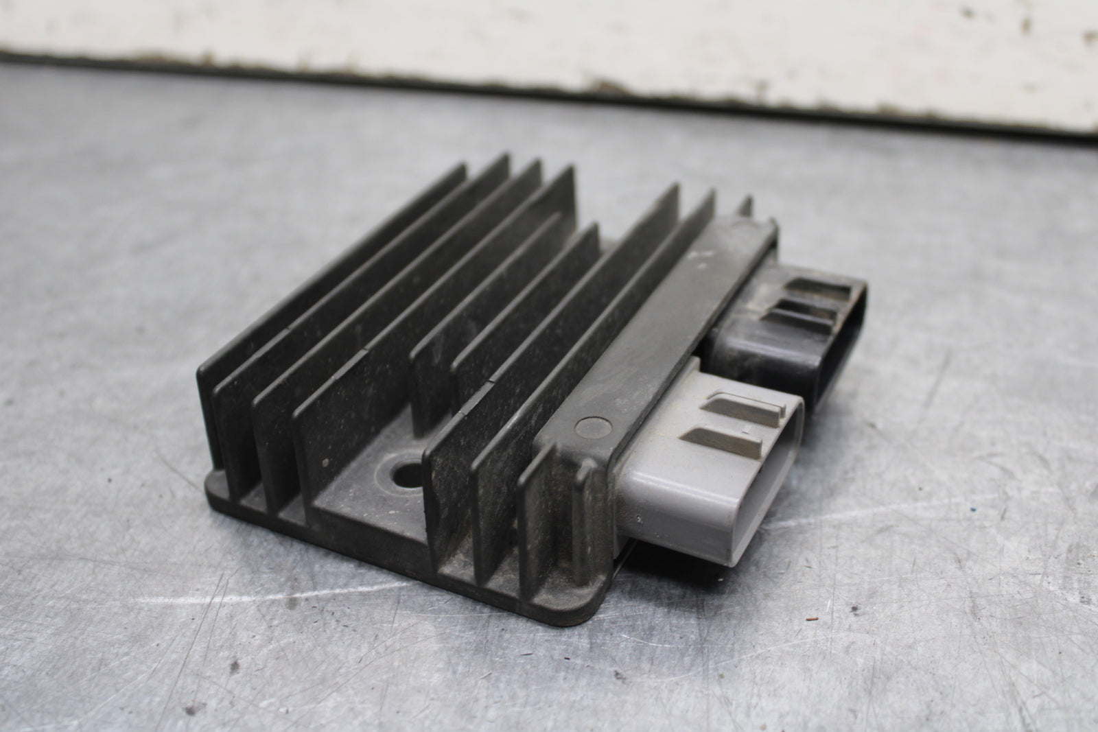 16 KAWASAKI NINJA ZX10R RECTIFIER VOLTAGE REGULATOR 21066-0748  BB650