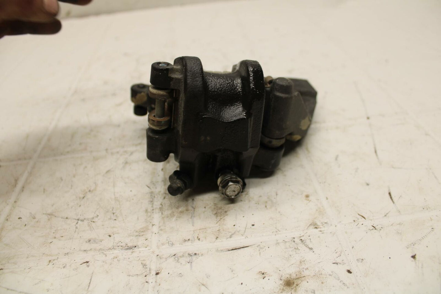 19-20 KAWASAKI NINJA ZX6R REAR BACK BRAKE CALIPER W MOUNT BRACKET BB407