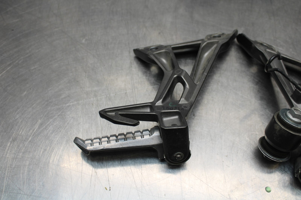 13-17 KAWASAKI NINJA 300 EX300 ABS REAR BACK PASSENGER PEG SET PAIR BB187