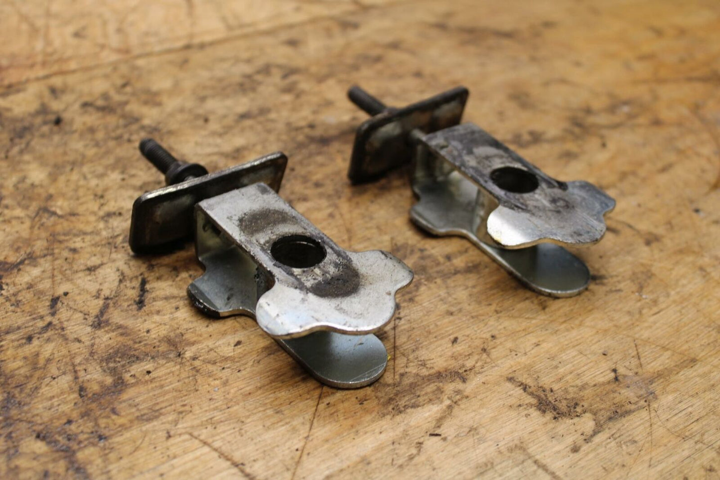 04-09 SUZUKI GS500F SWINGARM CHAIN TENSIONER ADJUSTMENT BRACKETS  BB335