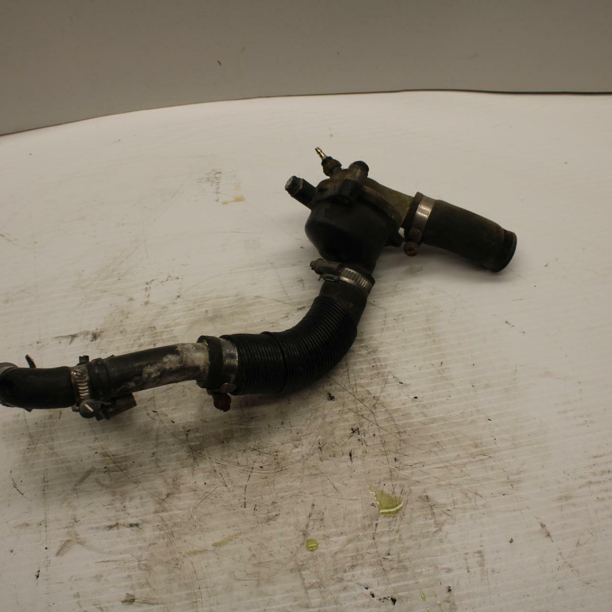84-85 HONDA V30 MAGNA THERMOSTAT W HOUSING ASSEMBLY BB251