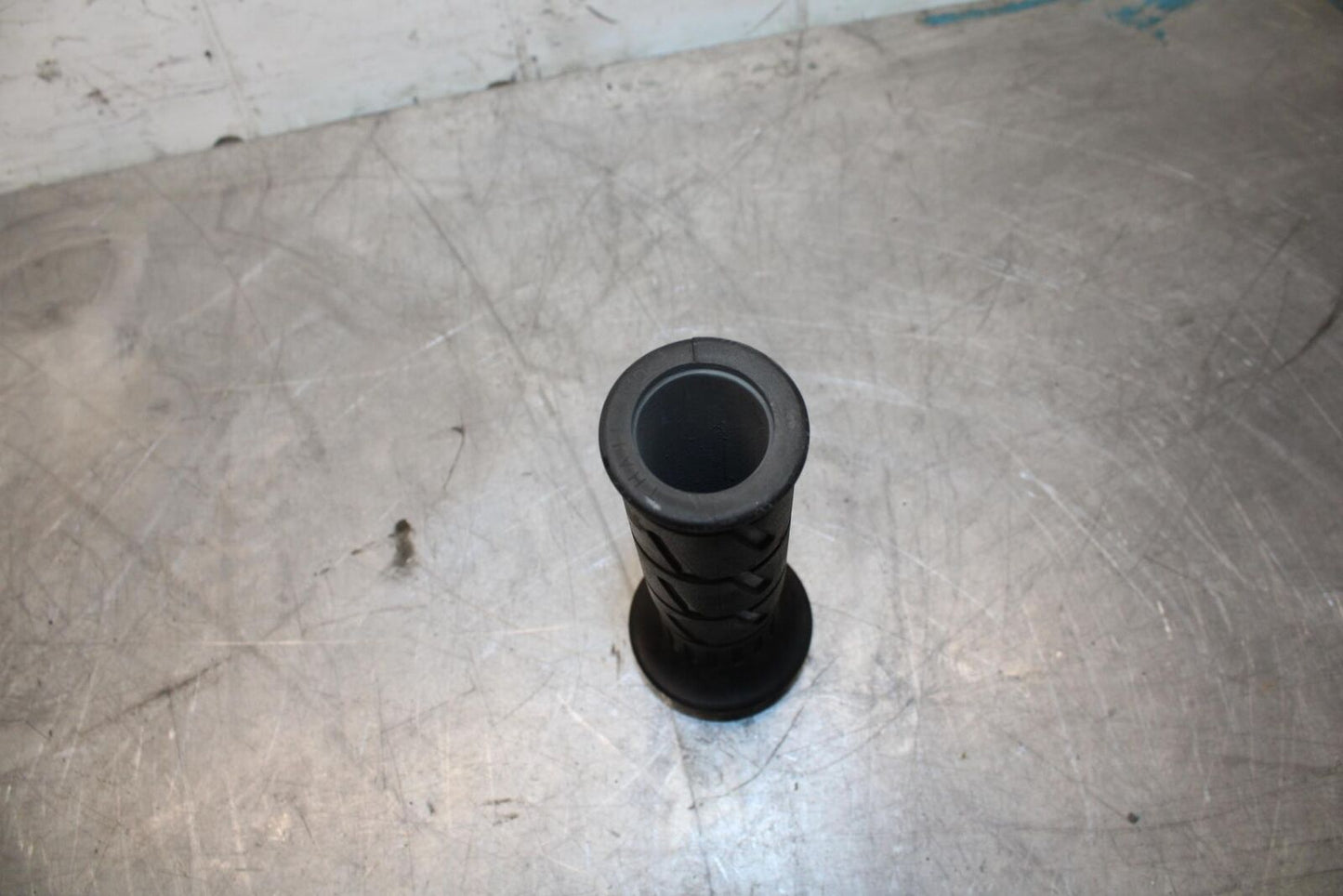 12-17 KAWASAKI NINJA 650 RIGHT THROTTLE GRIP 46075-0564 BB470