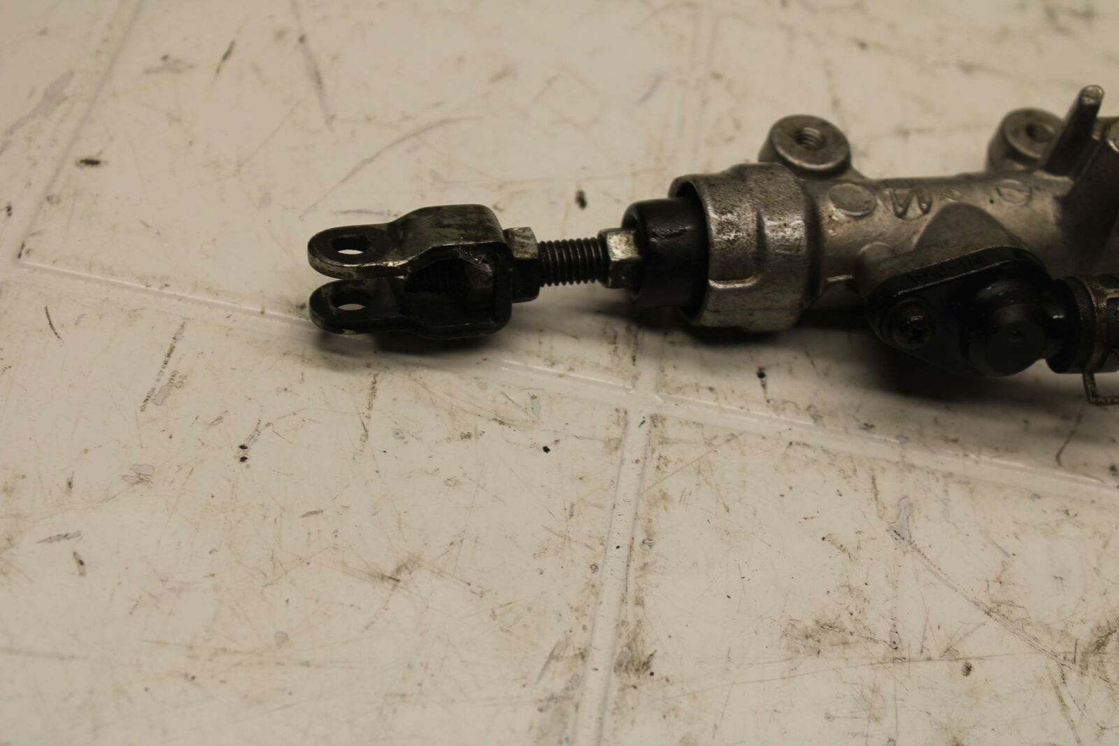 04-05 SUZUKI GSXR750 REAR BACK BRAKE MASTER CYLINDER W RESERVOIR BB11