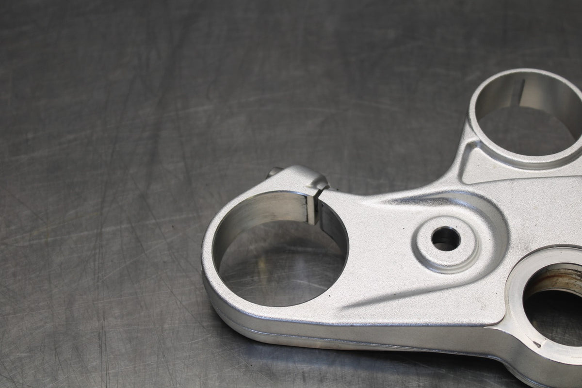 16 APRILIA TUONO V4 1100 FORKS UPPER TRIPLE TREE CLAMP BB905
