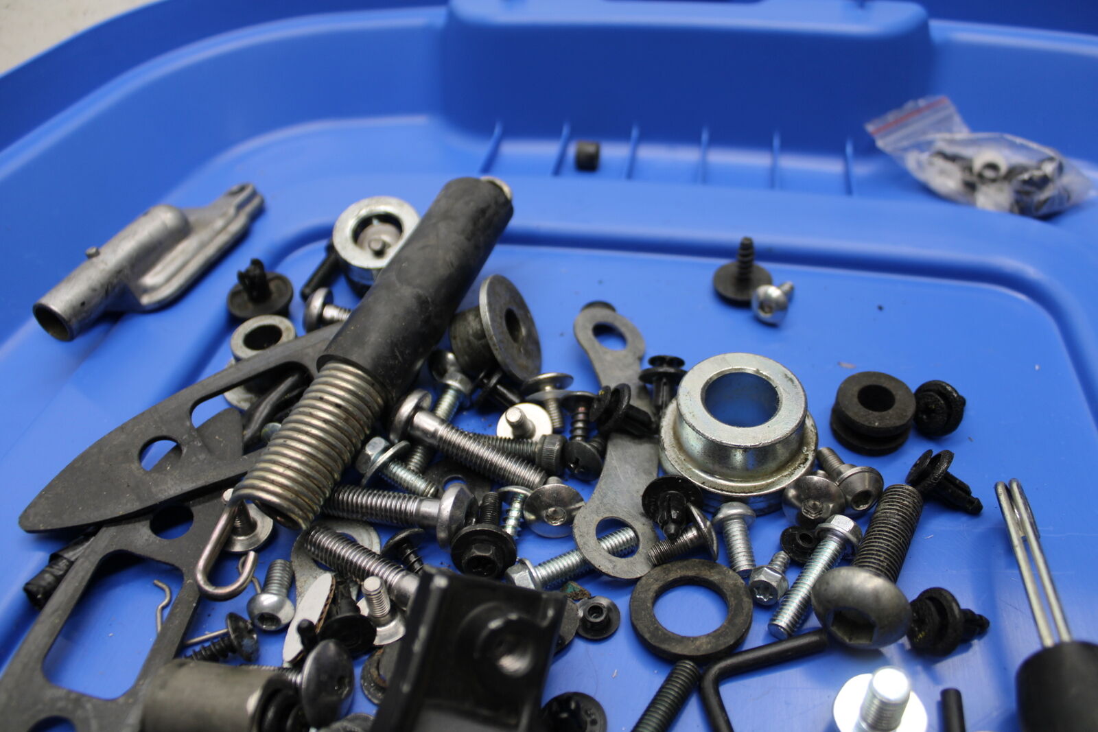 15-17 YAMAHA YZF R3 BOLTS HARDWARE MOTOR SCREWS BB651