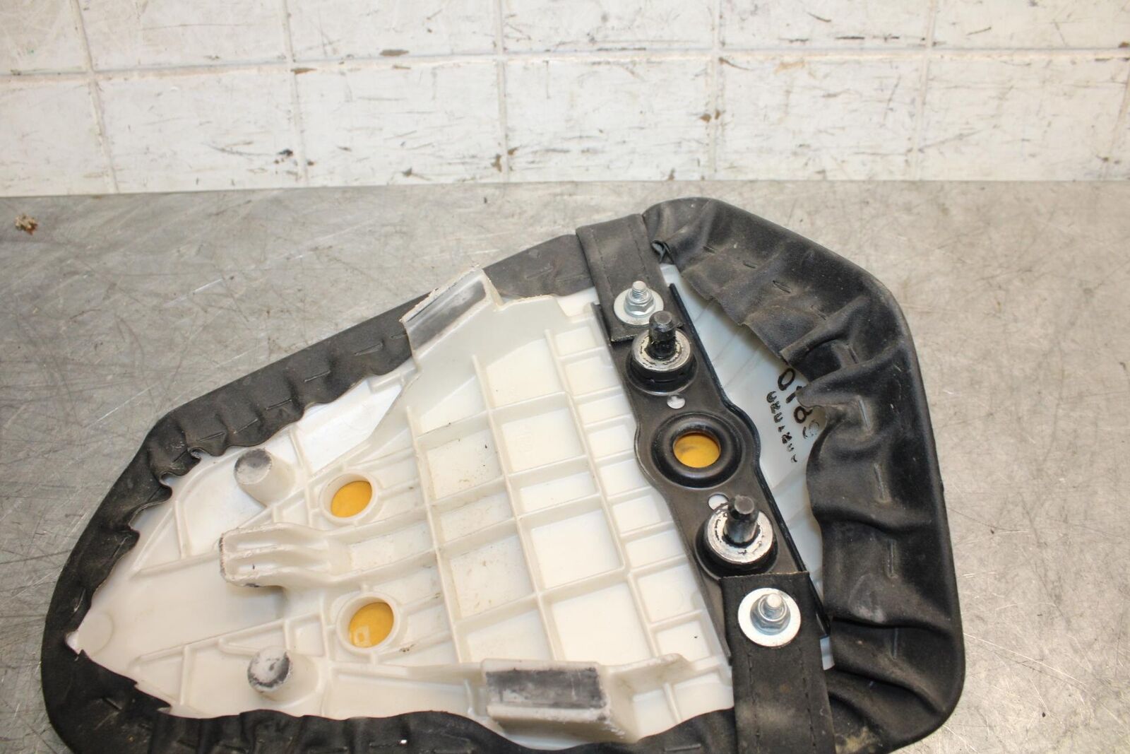 2009 Kawasaki Ninja ZX6R ZX600R REAR BACK PASSENGER TANDEM SEAT PAD SADDLE BB538