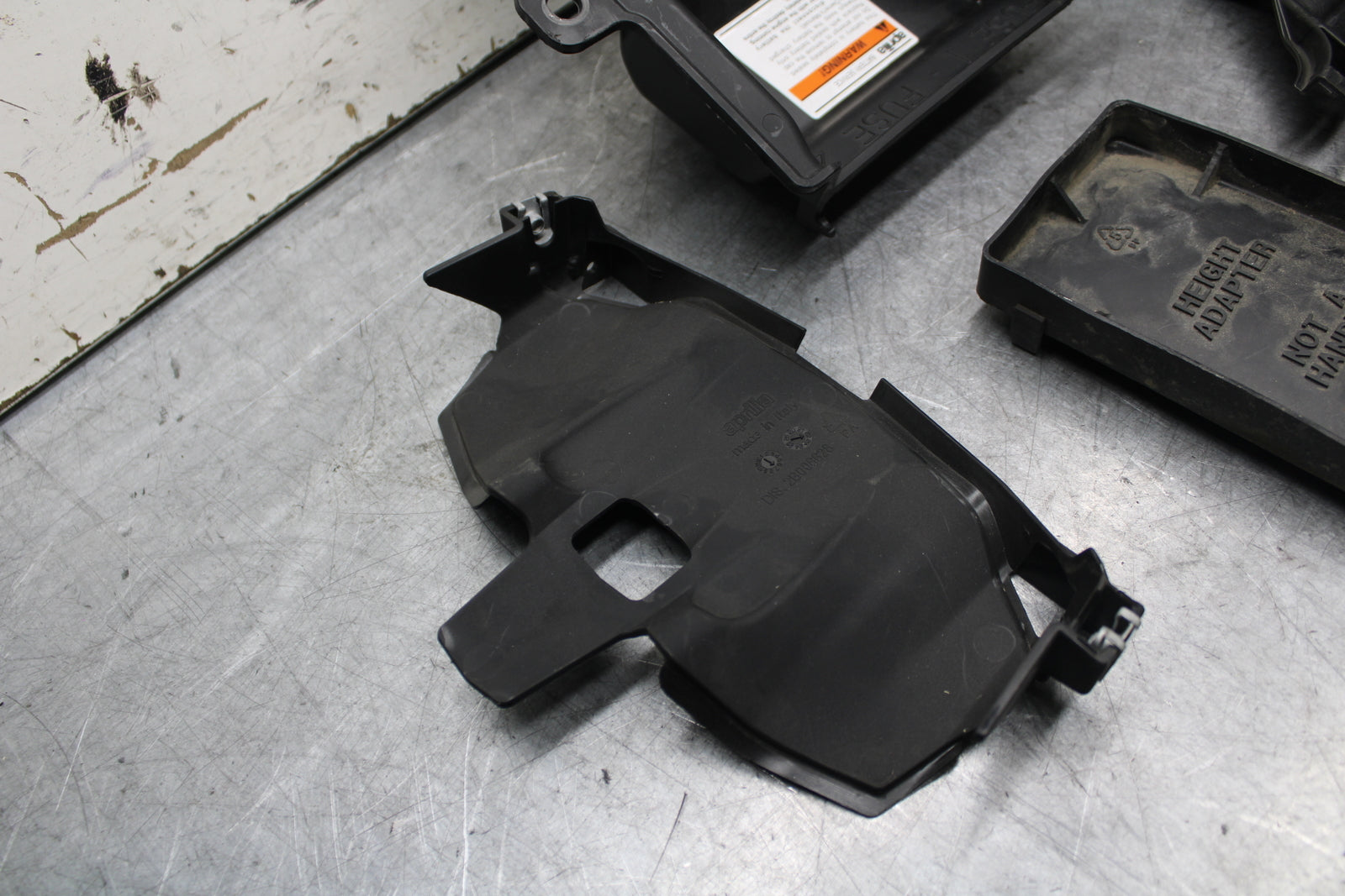 20-23 APRILIA RS660 MISCELLANEOUS INNER FAIRING COWL TRIM COVER PAN BB667