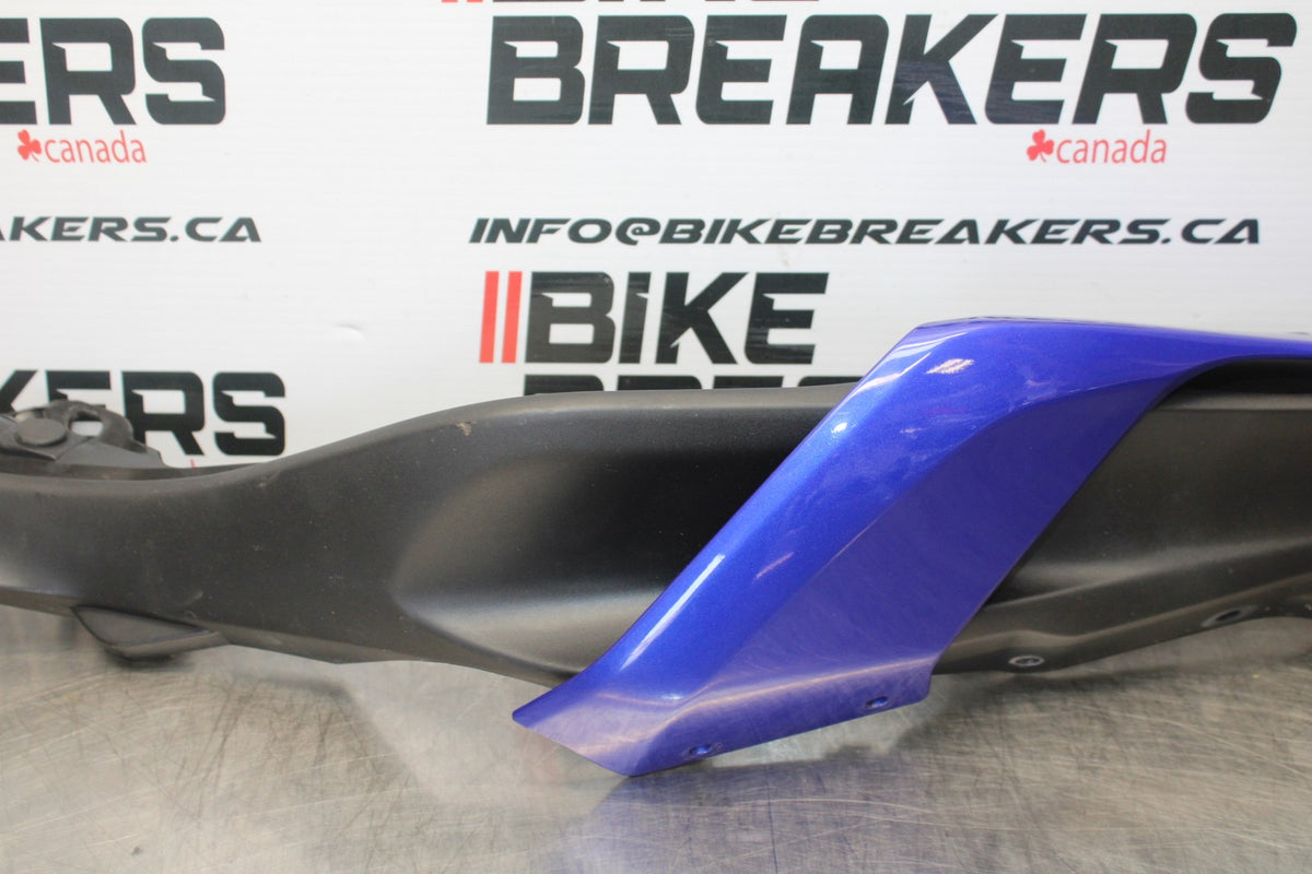 23-24 YAMAHA MT-07 LEFT REAR BACK TAIL FAIRING COWL SHROUD BB194