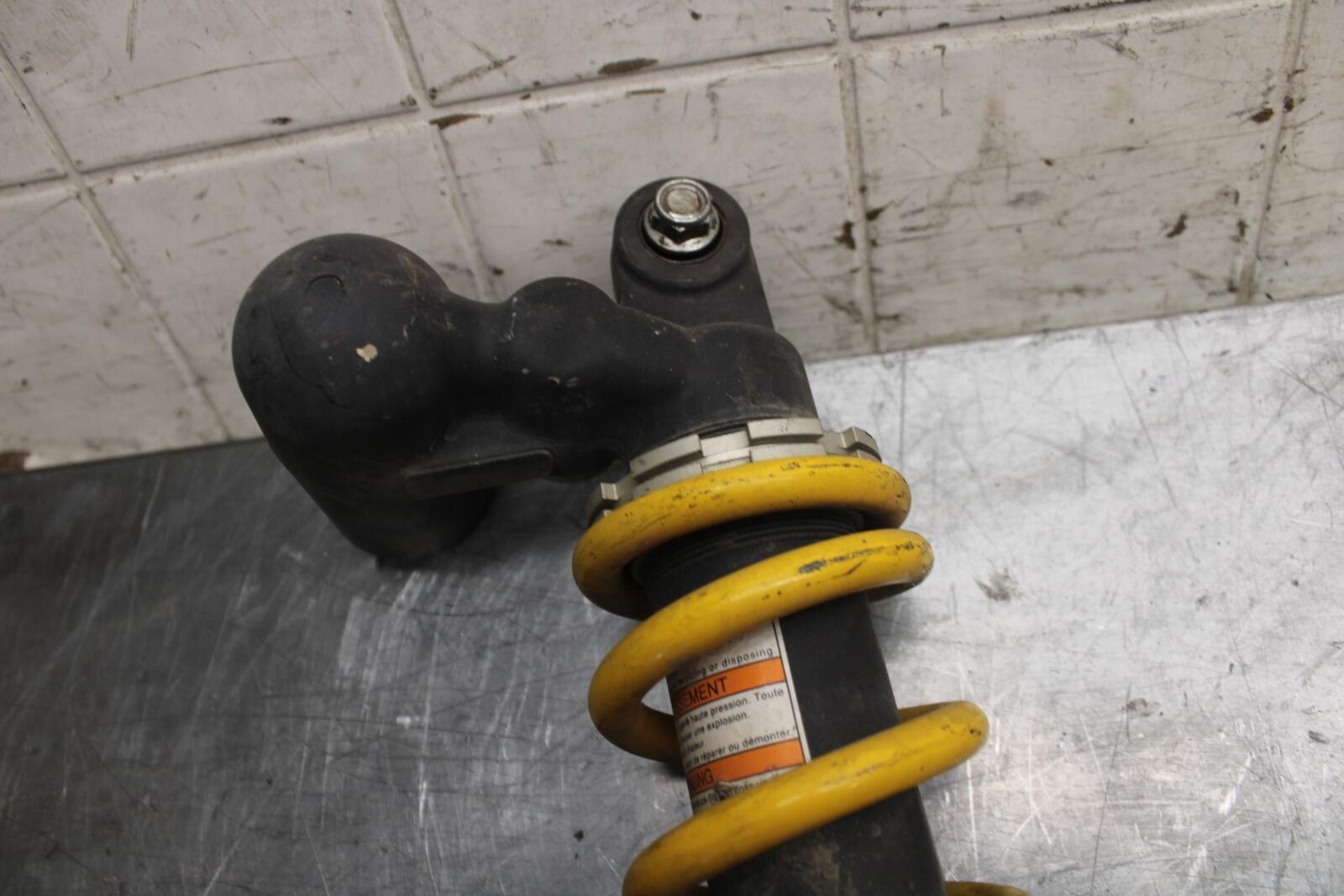 2006 Suzuki GSXR600 REAR BACK SHOCK ABSORBER SUSPENSION 62100-01H00-163 BB245 B