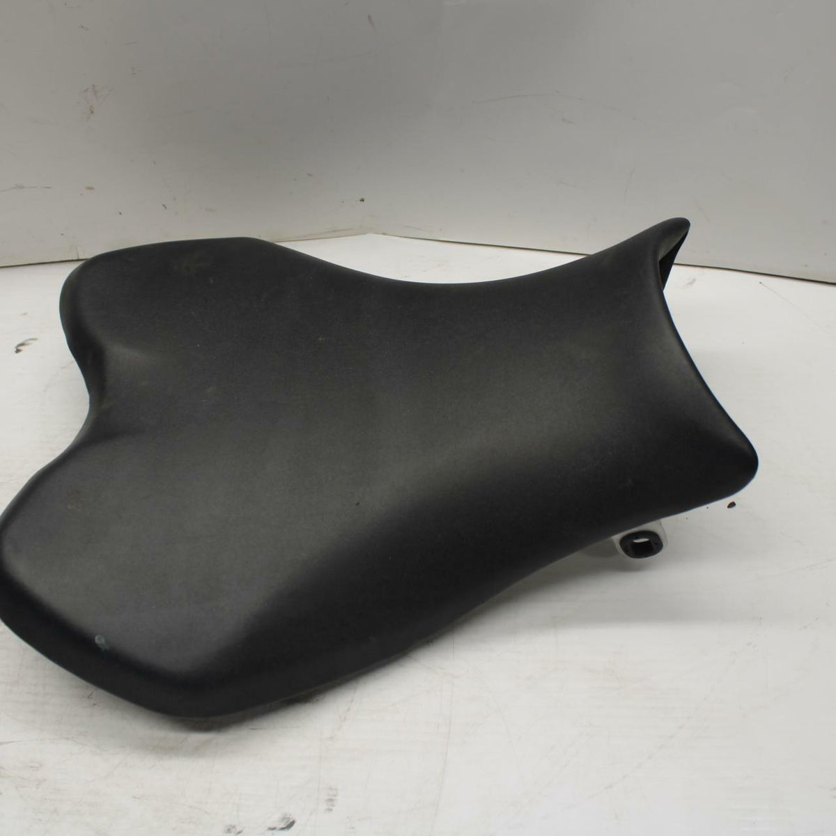 09-11 SUZUKI GSXR1000 FRONT DRIVERS SEAT PAD SADDLE PILLION 45100-47H10-6BY BB28