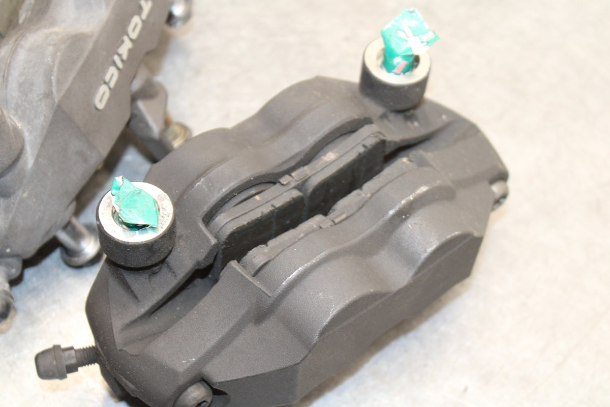 06-07 SUZUKI GSXR750 RIGHT LEFT FRONT BRAKE CALIPER SET PAIR CALIPERS BB670