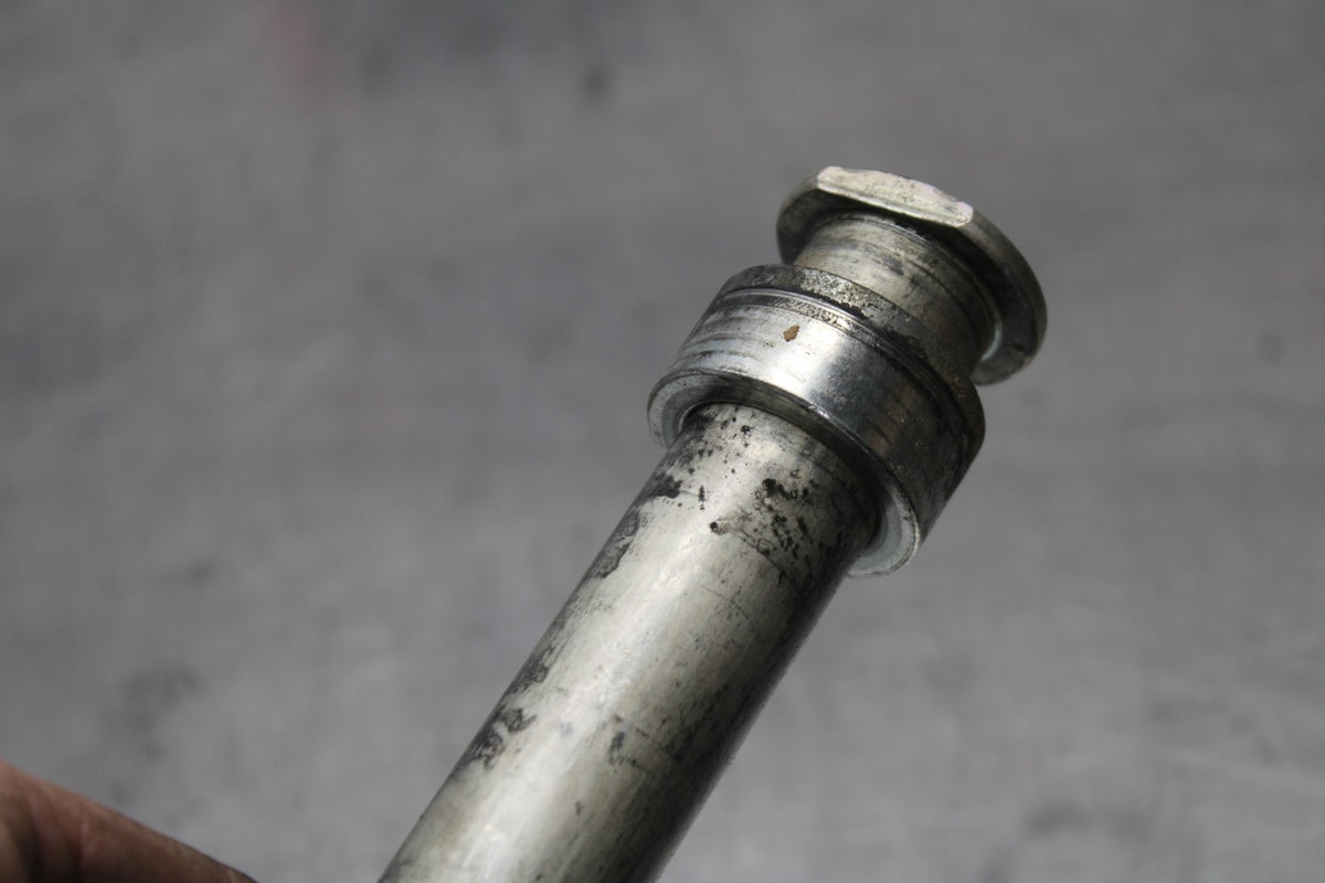 17 YAMAHA YZF R6 REAR AXLE BACK WHEEL RIM PIVOT BOLT AXEL BB922