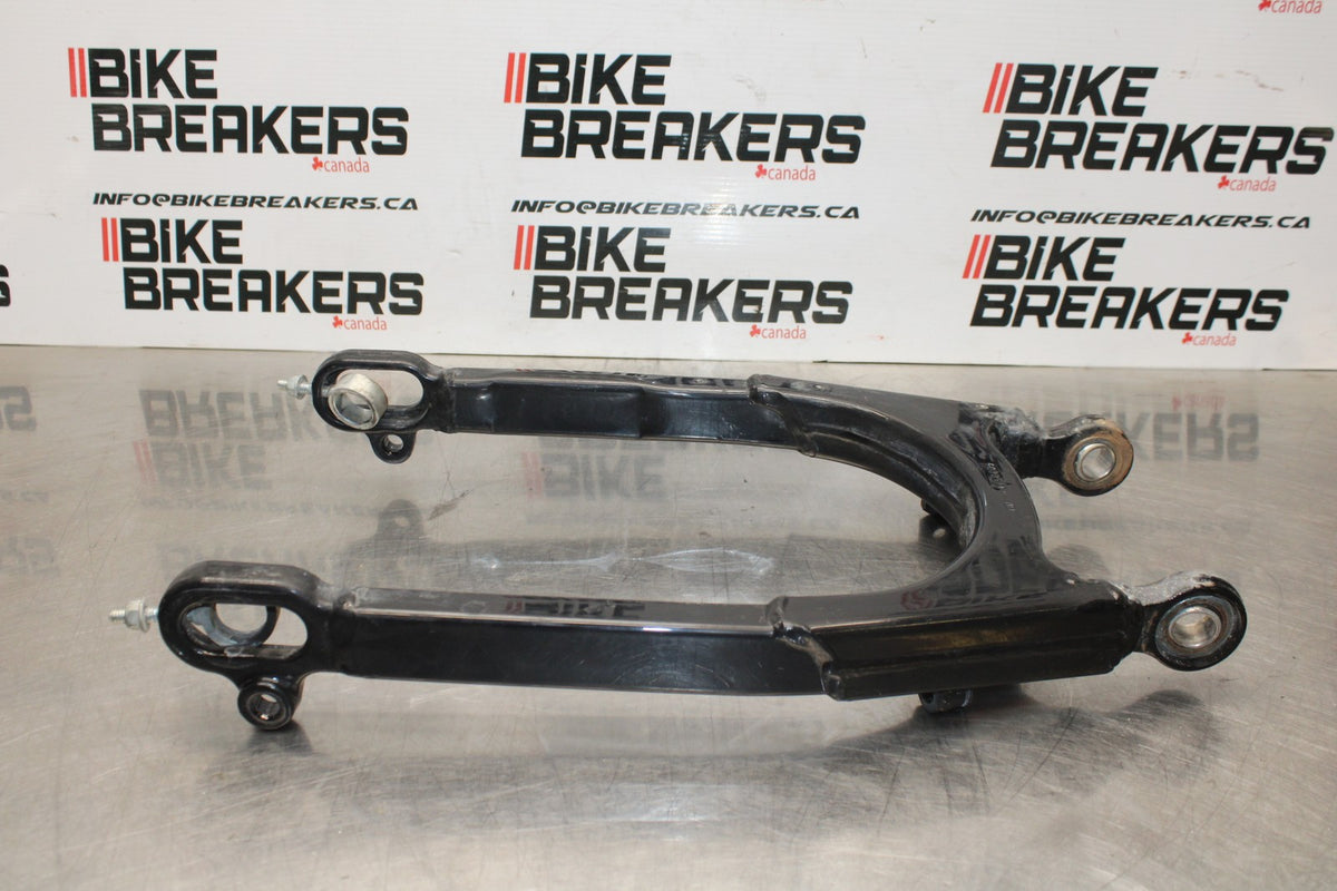 09 HARLEY-DAVIDSON SPORTSTER 1200 CUSTOM XL1200C SWINGARM SUSPENSION ARM BB776
