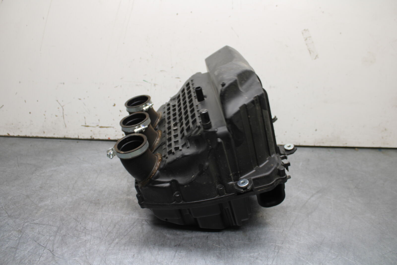 22-24 YAMAHA XSR900 AIRBOX AIR INTAKE FILTER BOX BB710