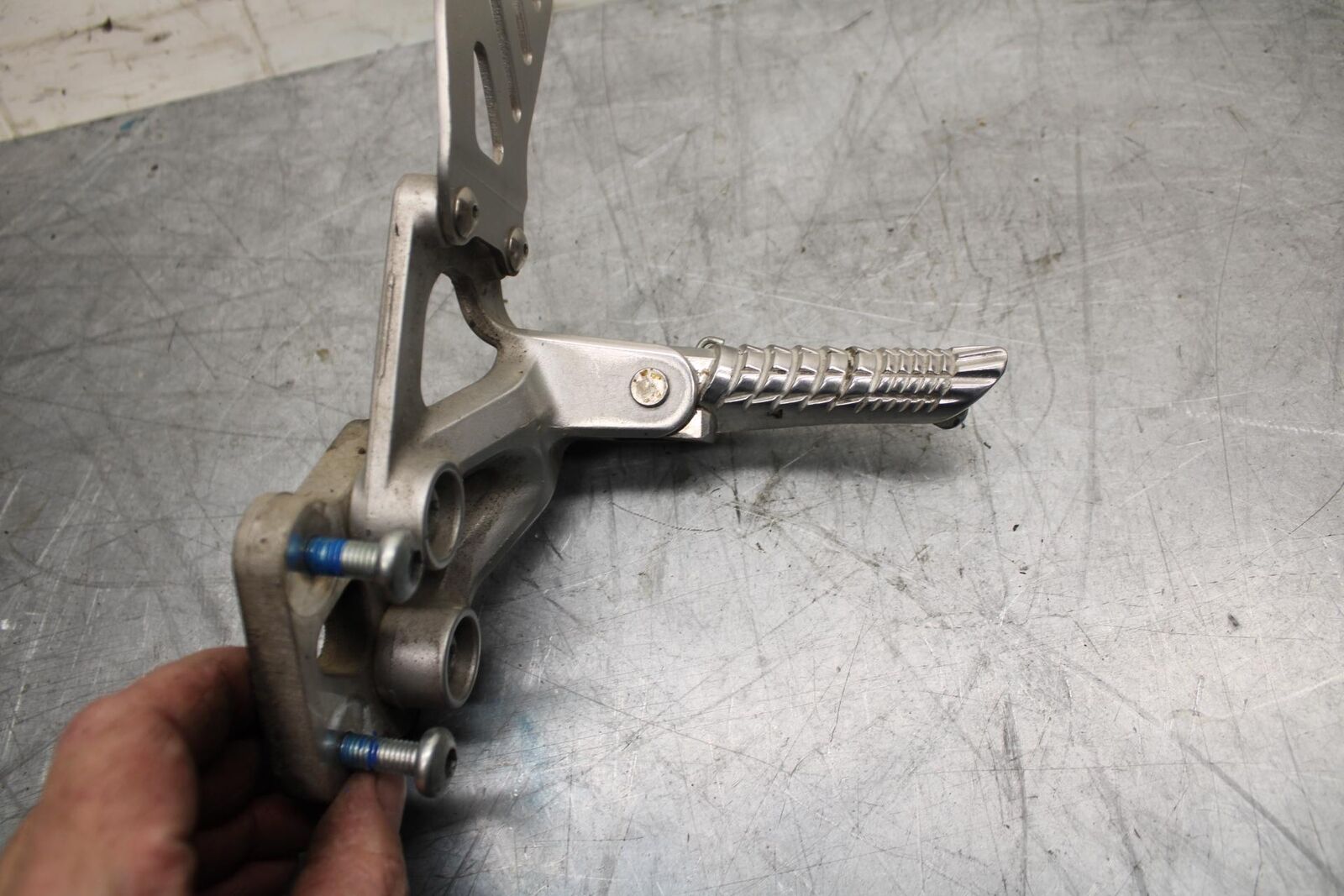08-09 SUZUKI GSXR600 LEFT REARSET REAR SET DRIVER FOOT PEG REST STOP BB468