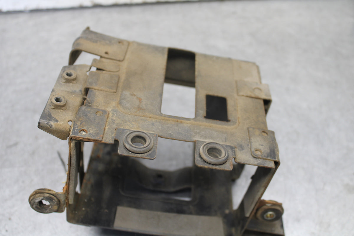 85-86 SUZUKI MADURA 1200 BATTERY TRAY BOX HOLDER  BB691