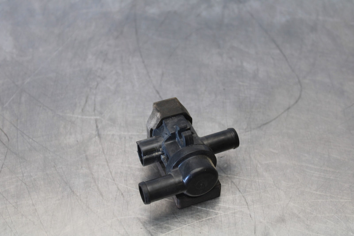 24-25 KAWASAKI NINJA 500 ABS AIR VALVE SOLENOID TOP ENGINE SWITCH SENSOR BB899