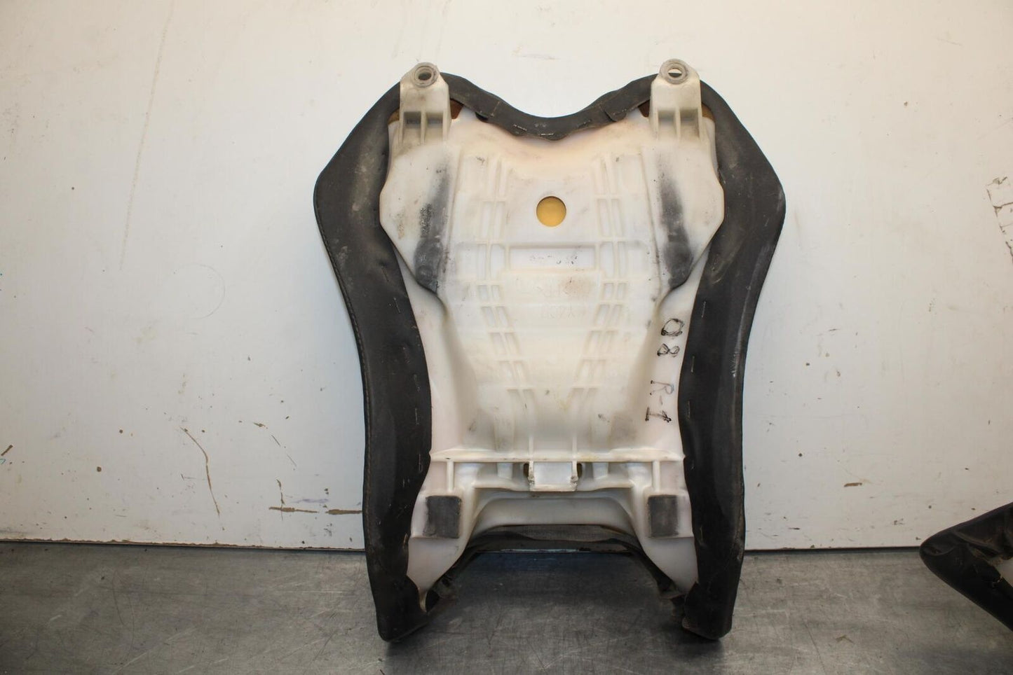 07-08 YAMAHA YZF R1 FRONT DRIVERS SEAT PAD SADDLE PILLION 4C8-24710-00-00 BB622